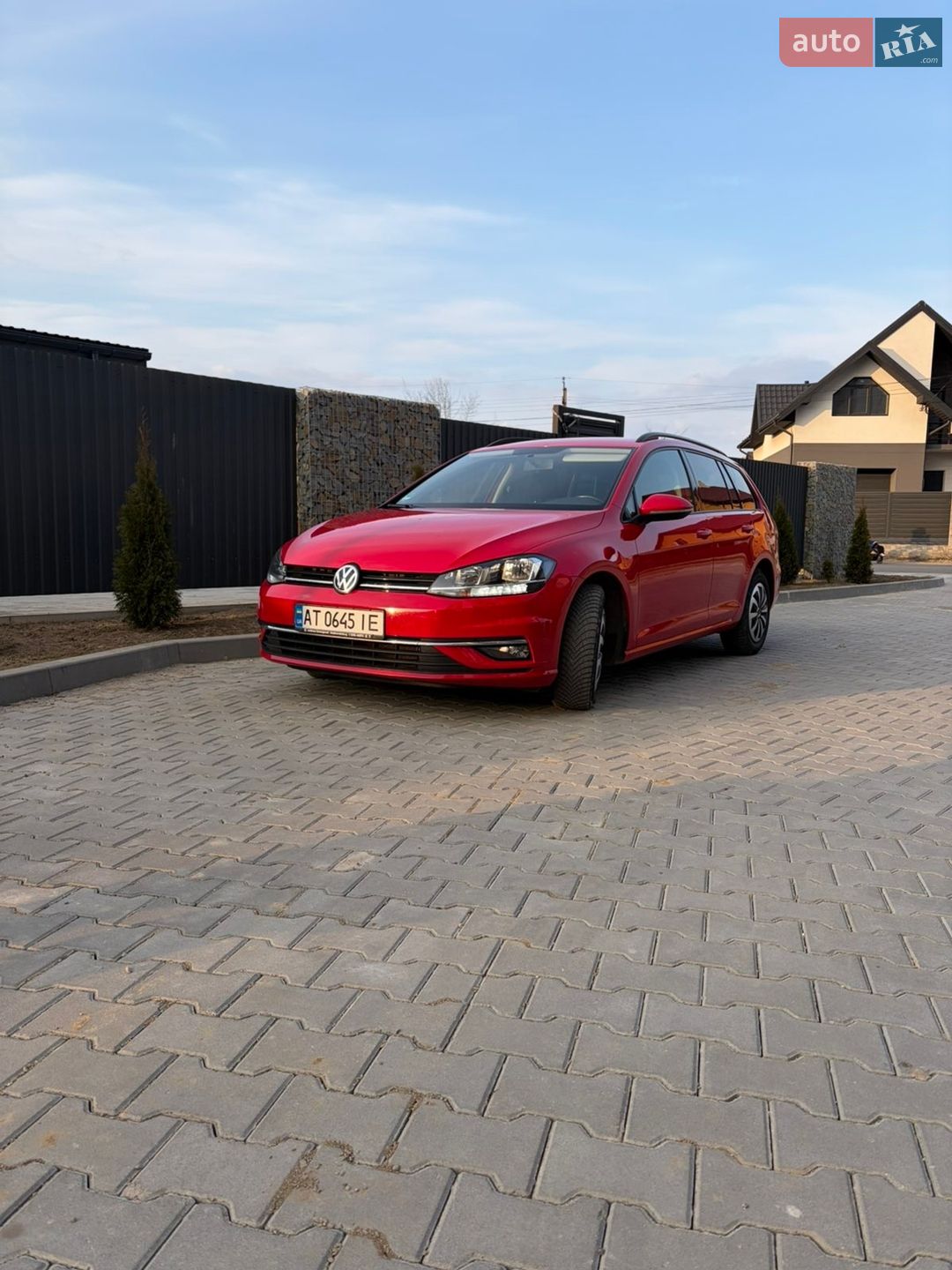 Volkswagen Golf 2019 VIN WVWZZZAUZKP569957 фото оголошення 2 з 37