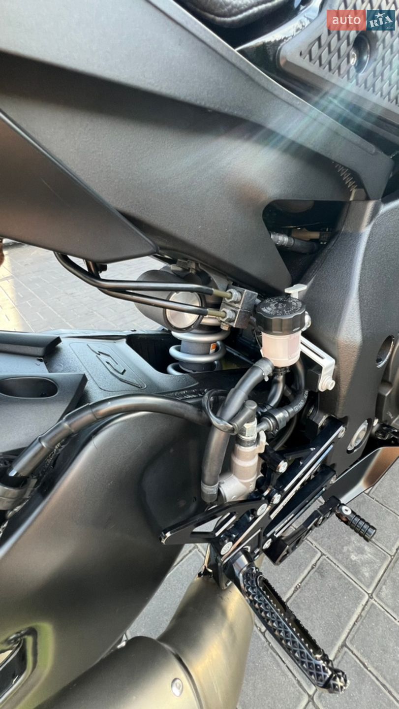 Yamaha R1 2021 VIN JYARN66YXMA000639 фото оголошення 12 з 29