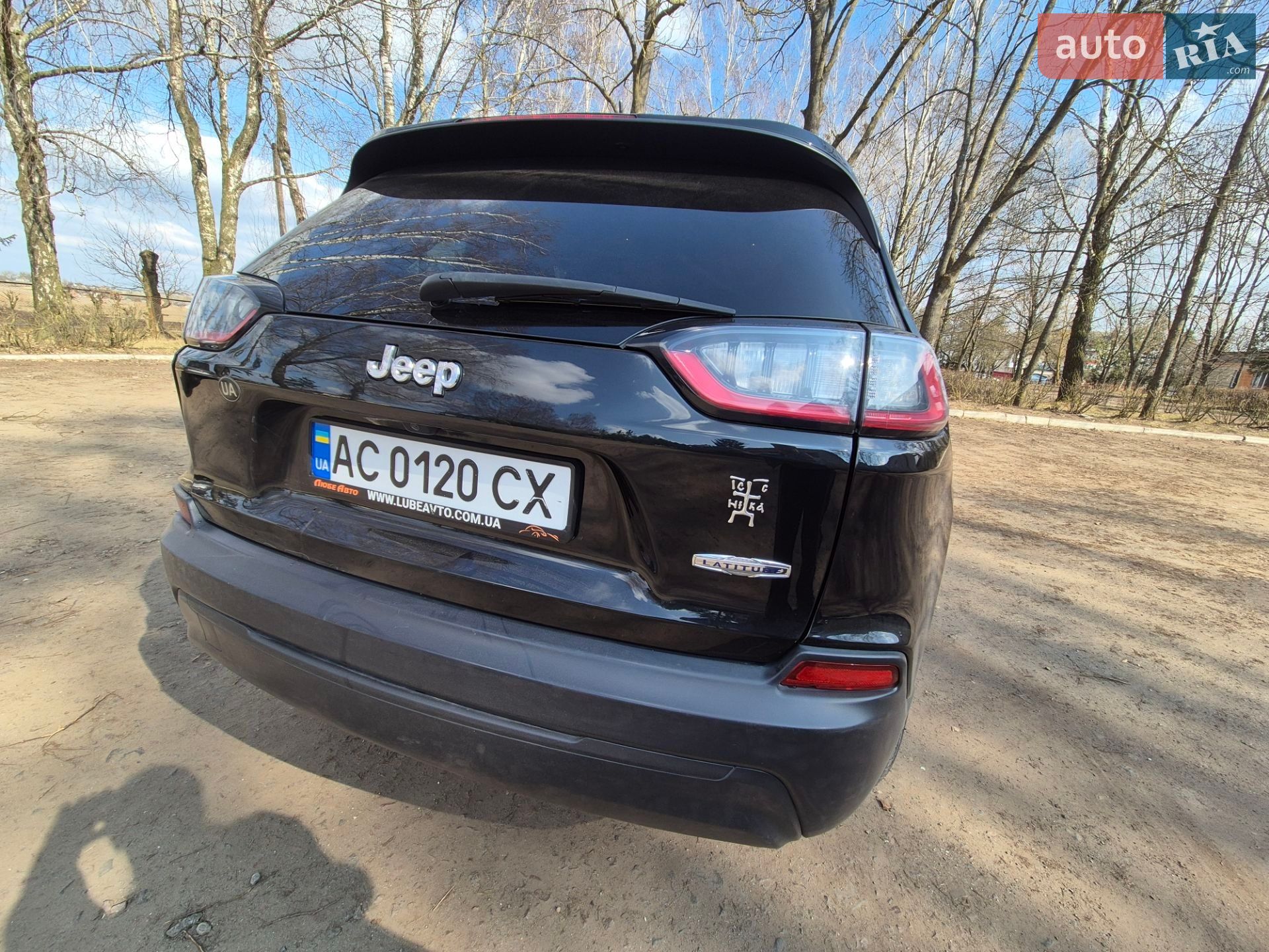 Jeep Cherokee 2018 VIN 1C4PJLLB5KD226623 фото оголошення 2 з 21