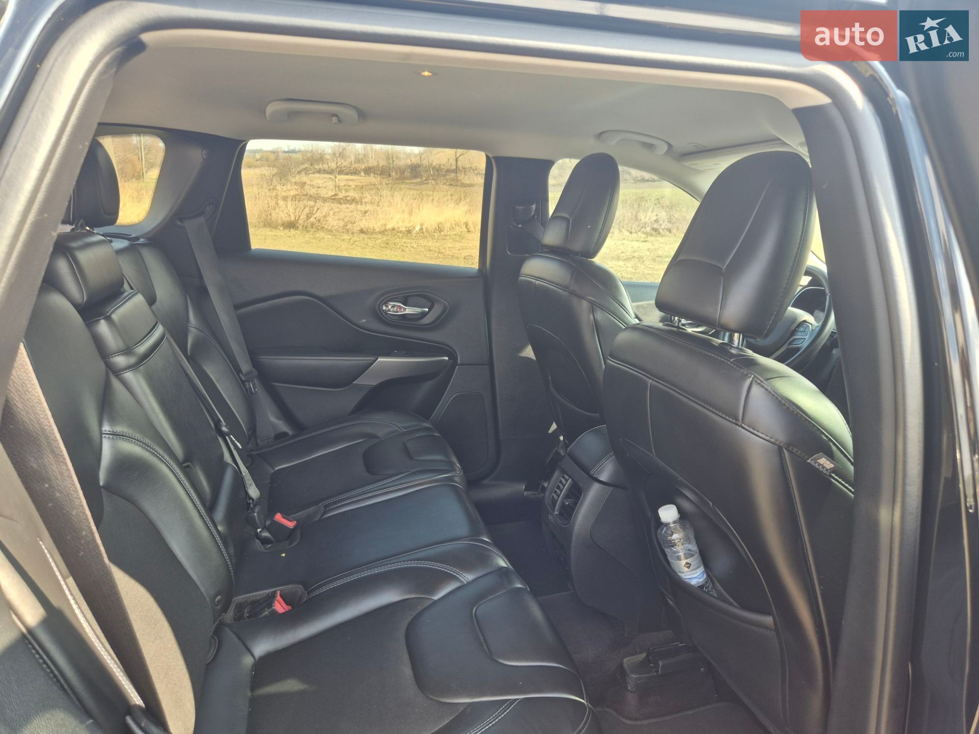 Jeep Cherokee 2018 VIN 1C4PJLLB5KD226623 фото оголошення 4 з 21
