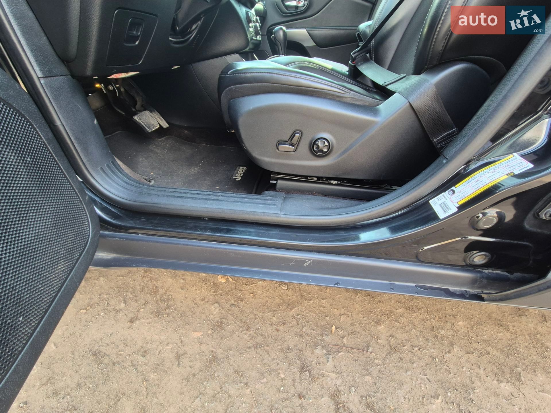 Jeep Cherokee 2018 VIN 1C4PJLLB5KD226623 фото оголошення 8 з 21