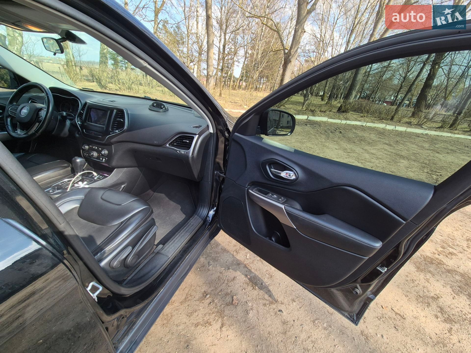 Jeep Cherokee 2018 VIN 1C4PJLLB5KD226623 фото оголошення 14 з 21