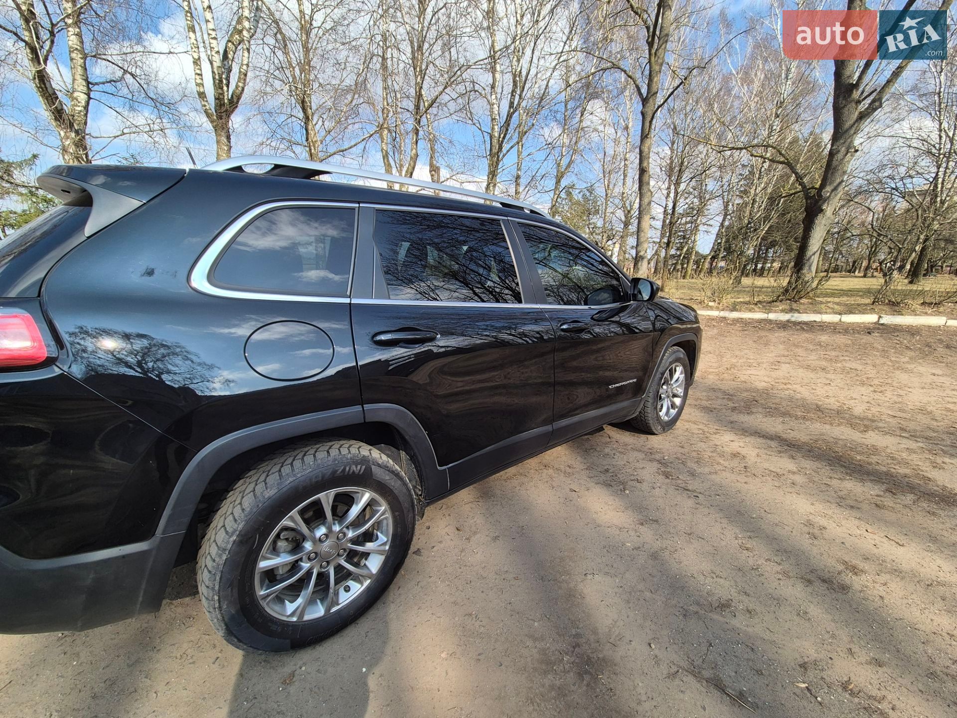 Jeep Cherokee 2018 VIN 1C4PJLLB5KD226623 фото оголошення 16 з 21