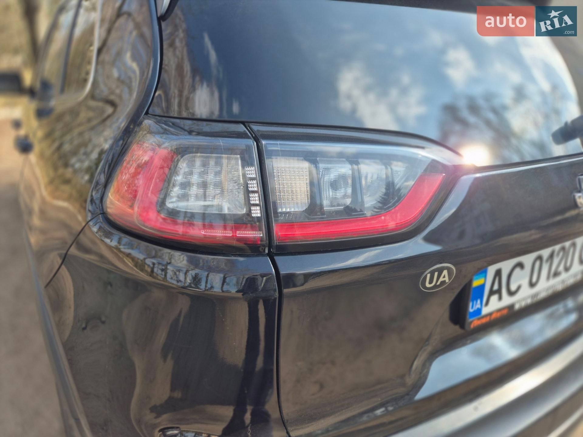 Jeep Cherokee 2018 VIN 1C4PJLLB5KD226623 фото оголошення 20 з 21