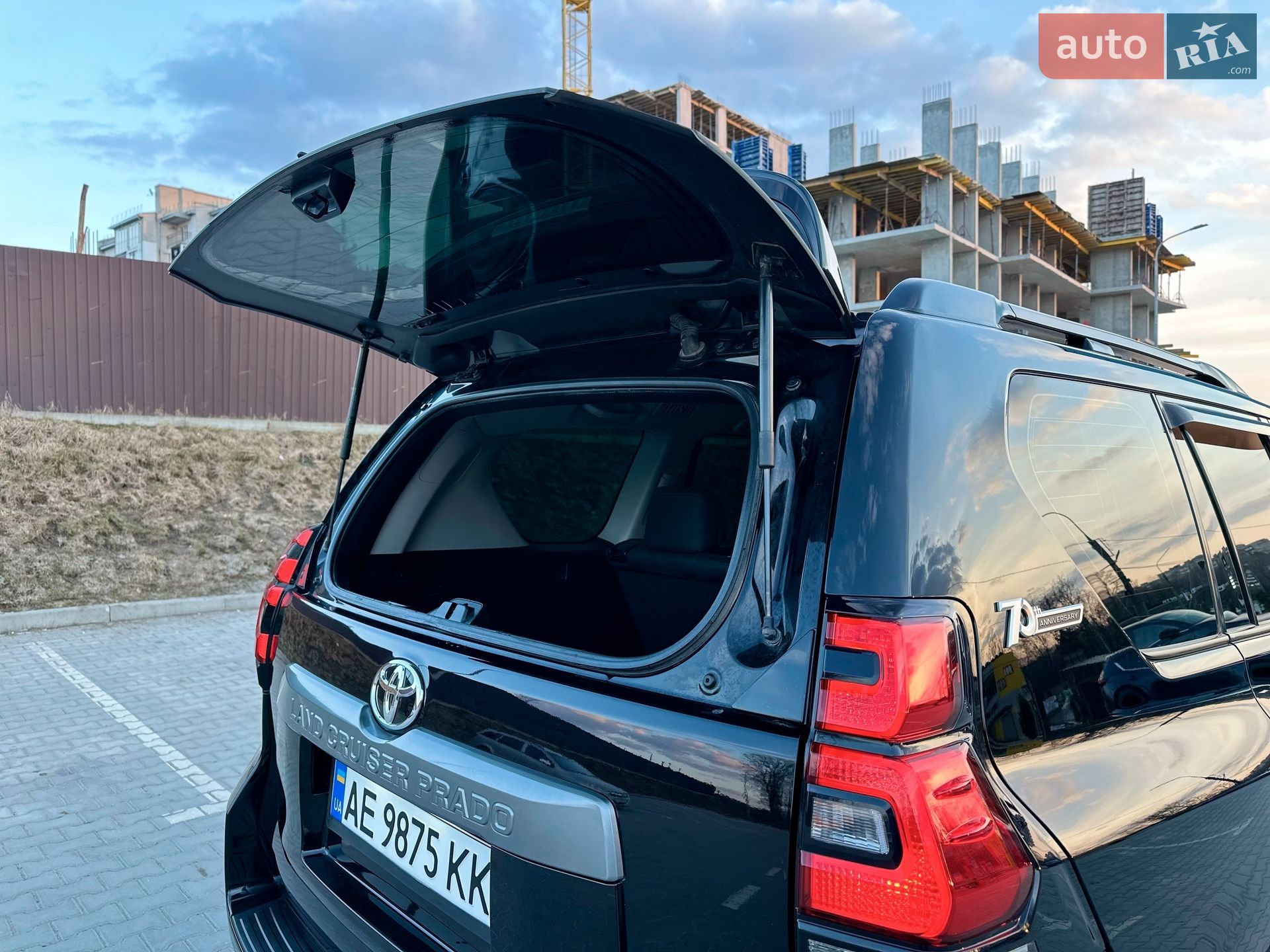 Toyota Land Cruiser Prado 2018 VIN JTEBX3FJ80K305154 фото оголошення 2 з 18