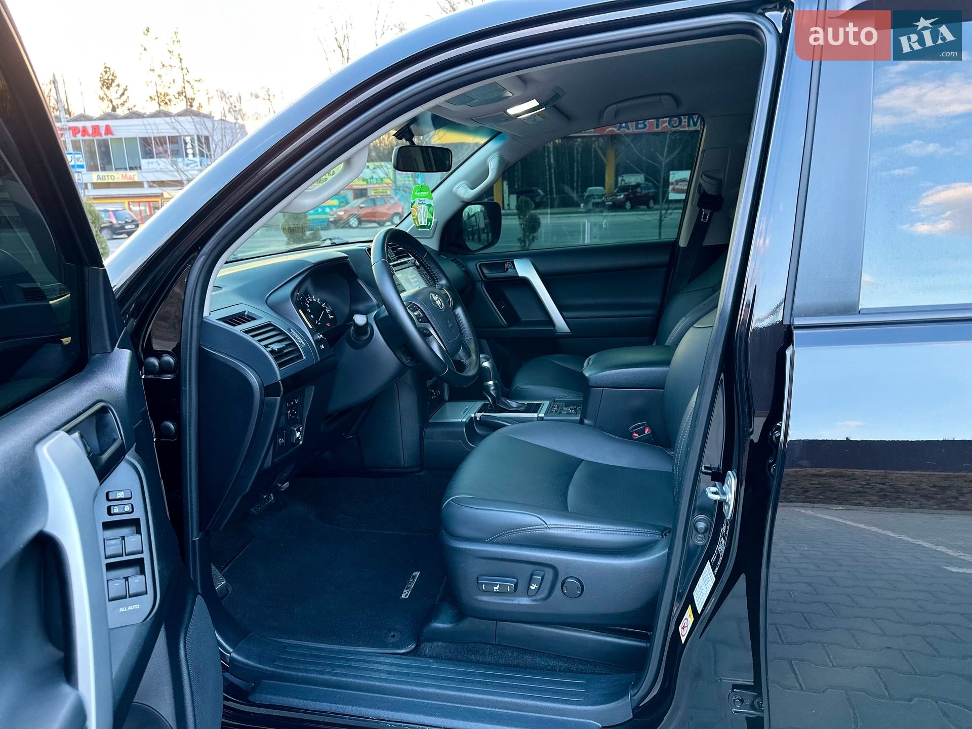 Toyota Land Cruiser Prado 2018 VIN JTEBX3FJ80K305154 фото оголошення 4 з 18