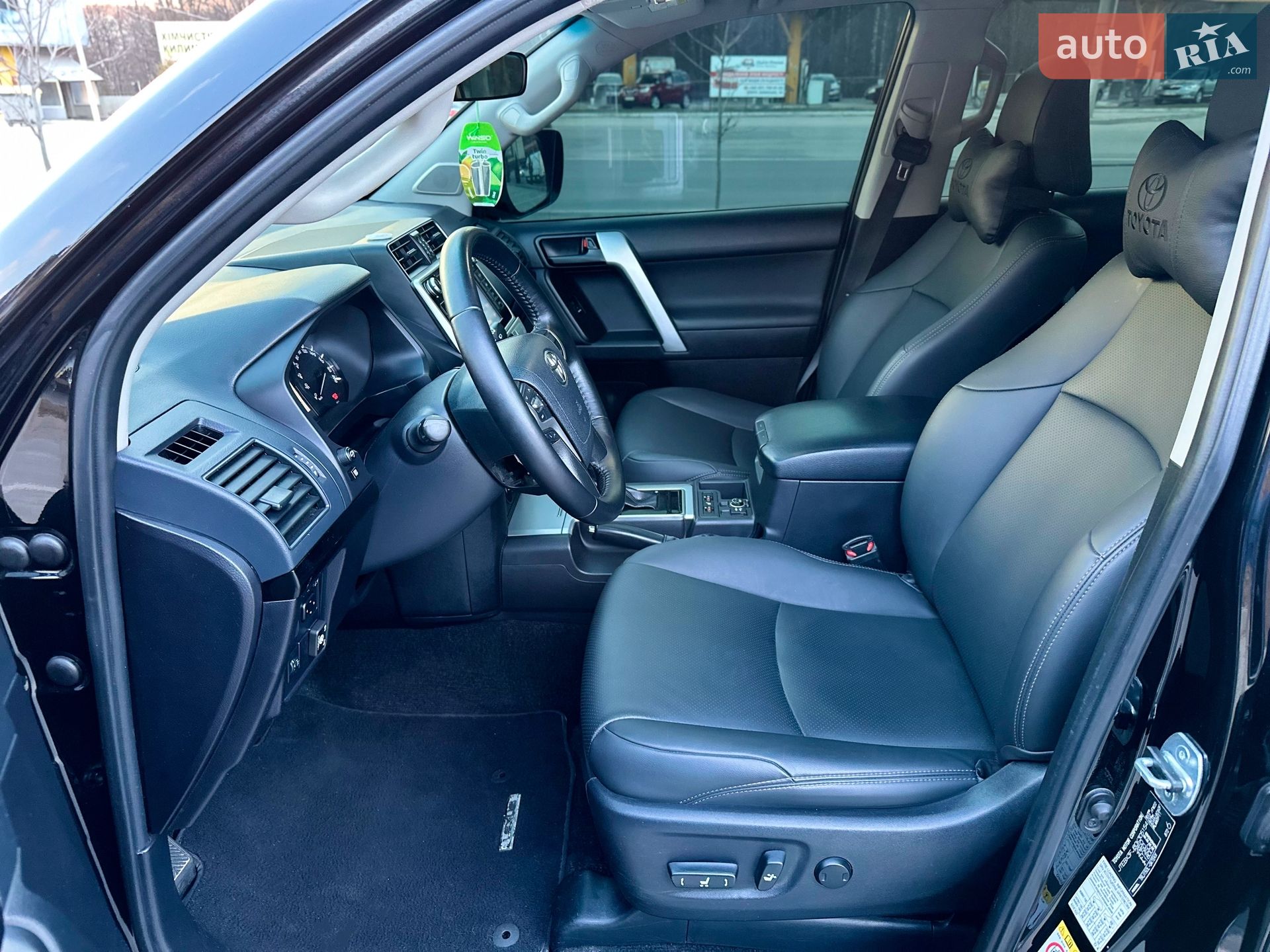 Toyota Land Cruiser Prado 2018 VIN JTEBX3FJ80K305154 фото оголошення 5 з 18