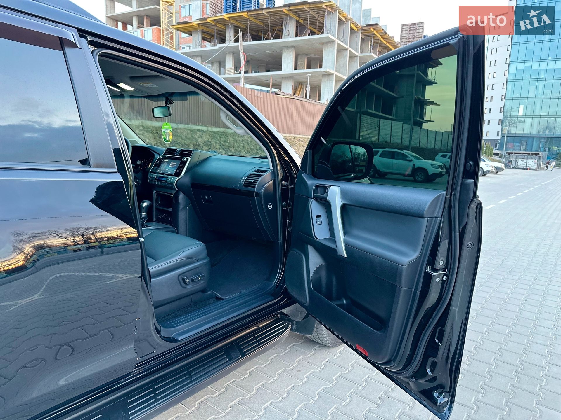 Toyota Land Cruiser Prado 2018 VIN JTEBX3FJ80K305154 фото оголошення 11 з 18