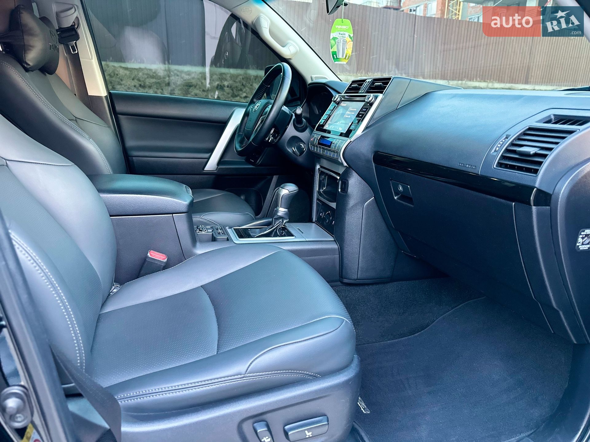 Toyota Land Cruiser Prado 2018 VIN JTEBX3FJ80K305154 фото оголошення 13 з 18