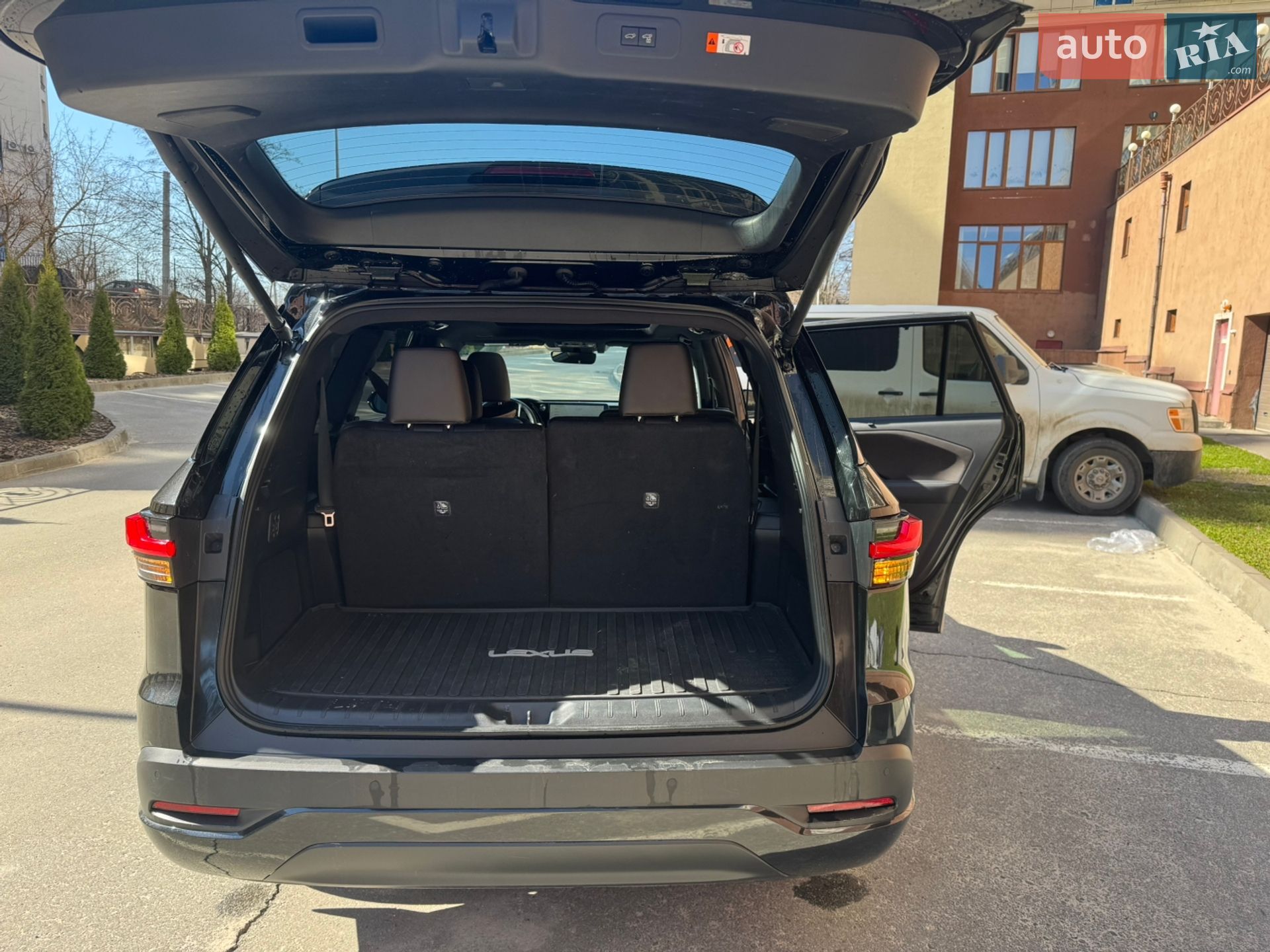 Lexus TX 2023 VIN 5TDAAAB67RS004159 фото оголошення 11 з 16