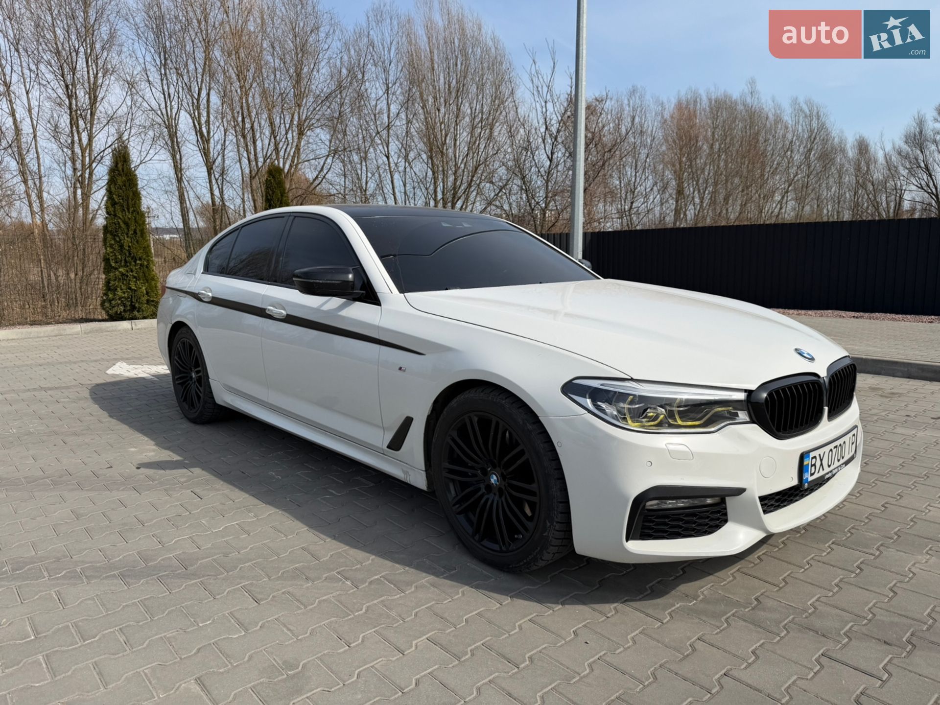 BMW 5 Series 2018 VIN WBAJD11050B197410 фото оголошення 2 з 18