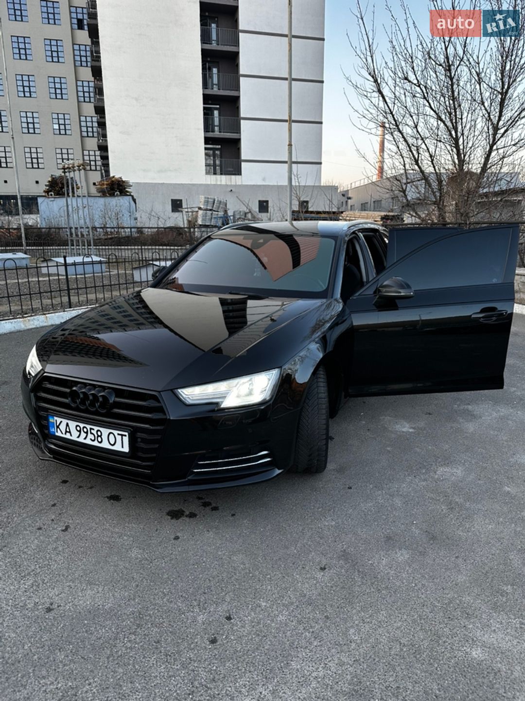 Audi A4 2016 VIN WAUZZZF4XHA056798 фото оголошення 2 з 12