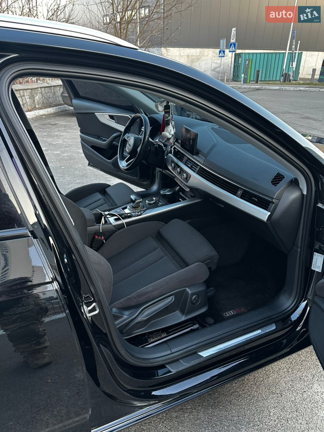 Audi A4 2016 VIN WAUZZZF4XHA056798 фото оголошення 4 з 12
