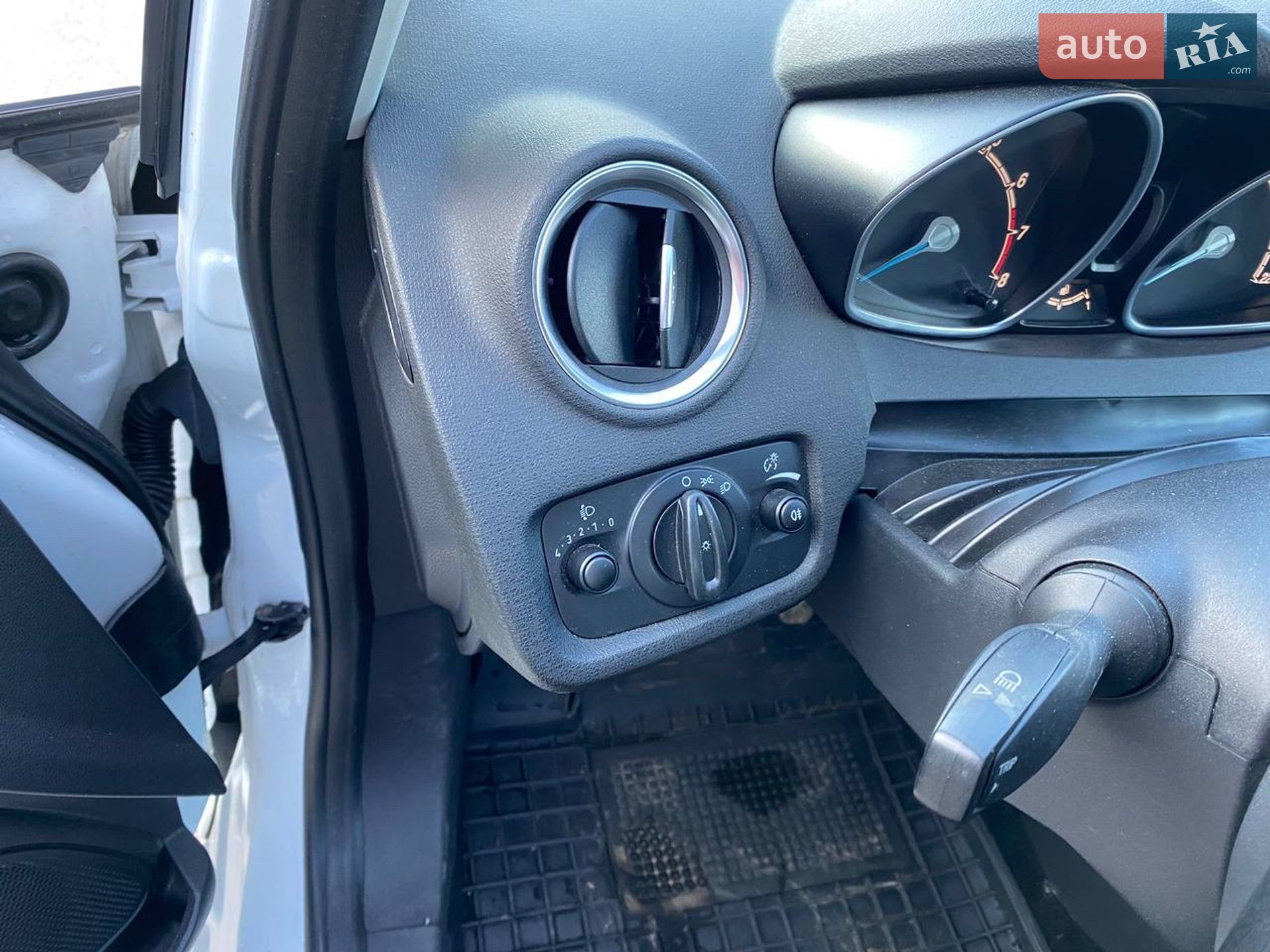 Ford Fiesta 2013 VIN WF0DXXGAKDDP21879 фото оголошення 19 з 26