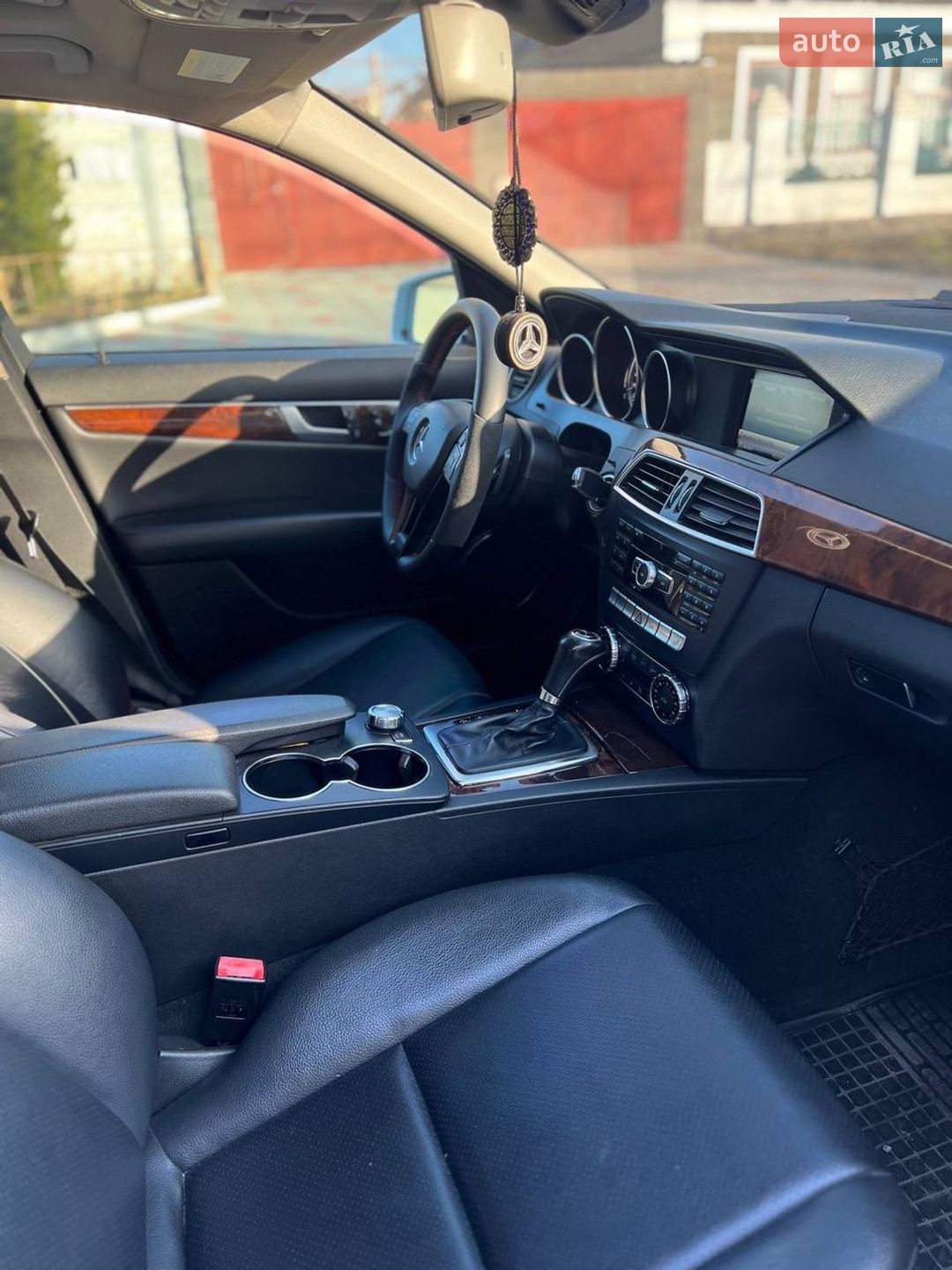 Mercedes-Benz C-Class 2013 VIN WDDGF8AB7DR283287 фото оголошення 6 з 9