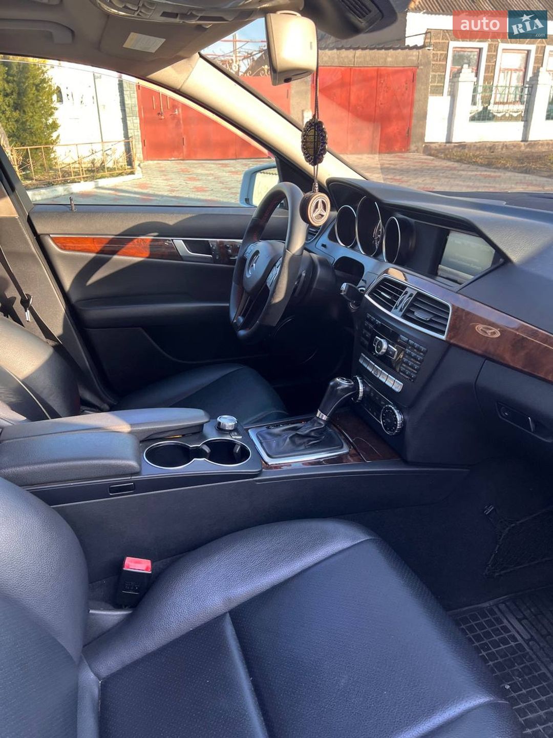 Mercedes-Benz C-Class 2013 VIN WDDGF8AB7DR283287 фото оголошення 7 з 9