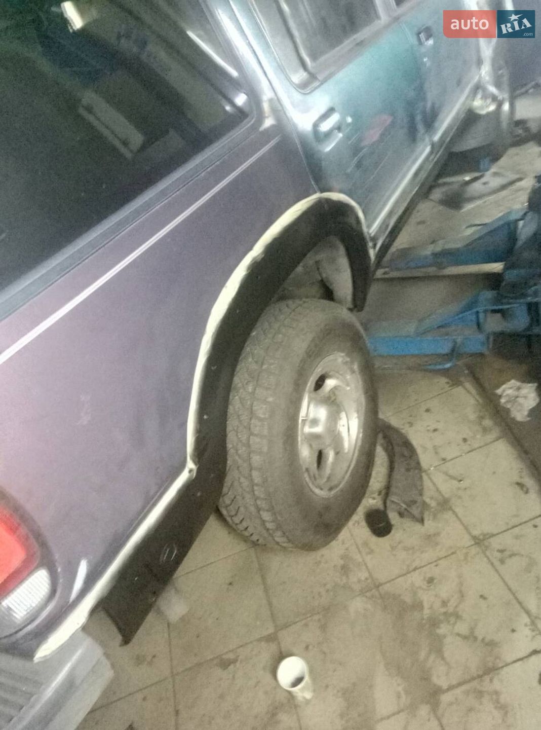 Ford Explorer 1995 VIN 1FMDU34X5SUA28429 фото оголошення 4 з 26