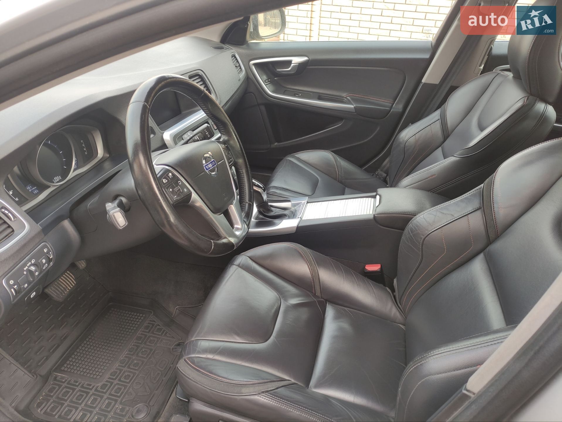 Volvo V60 2016 VIN YV1FW78C0G1322078 фото оголошення 36 з 38