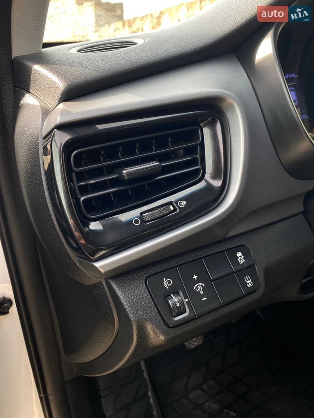 Kia Stonic 2019 VIN KNADC816AL6370927 фото оголошення 104 з 123
