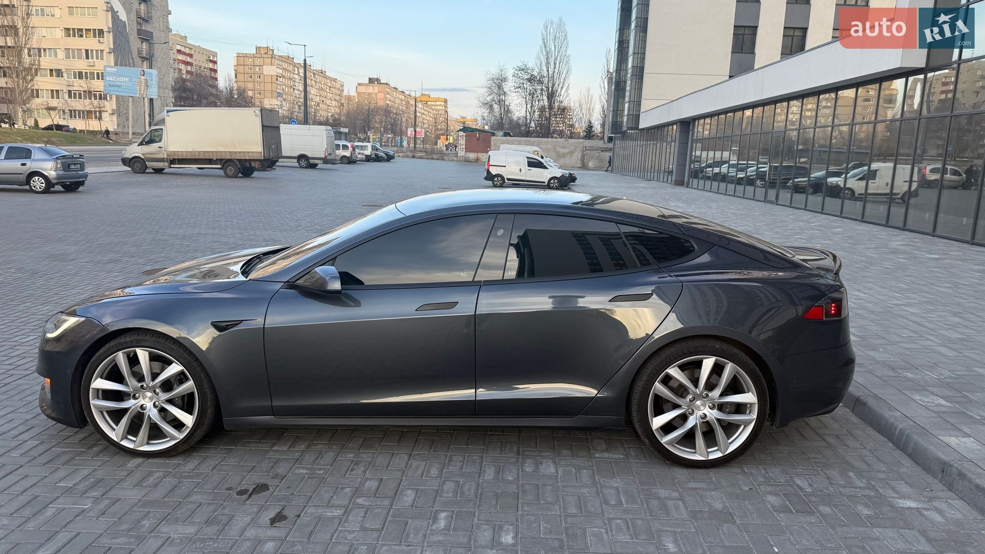 Tesla Model S 2017 VIN 5YJSA1E29HF232292 фото оголошення 6 з 18