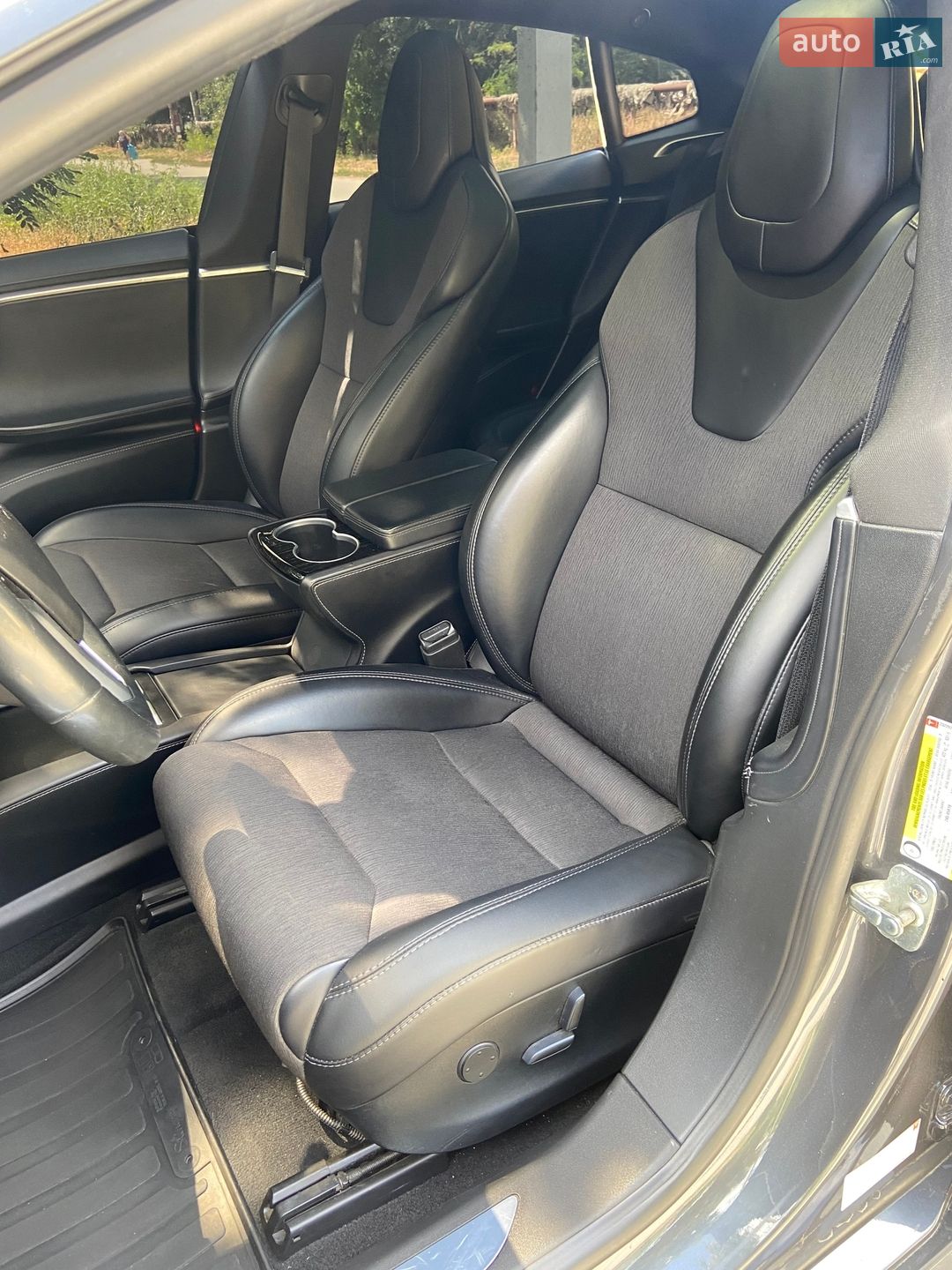 Tesla Model S 2017 VIN 5YJSA1E29HF232292 фото оголошення 9 з 18