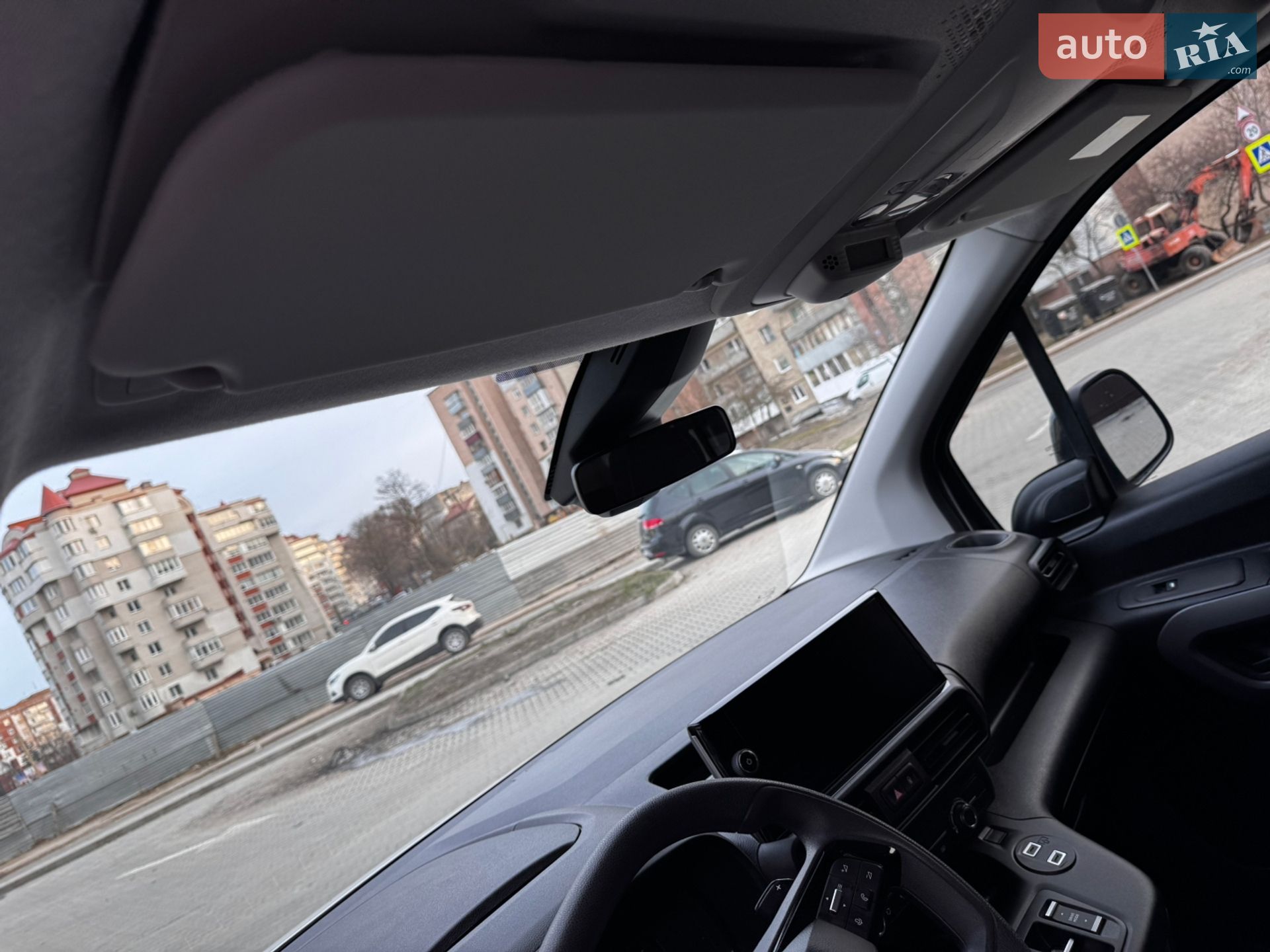 Toyota Proace City Verso 2025 VIN YAREBYHZ3RJ038529 фото оголошення 18 з 33