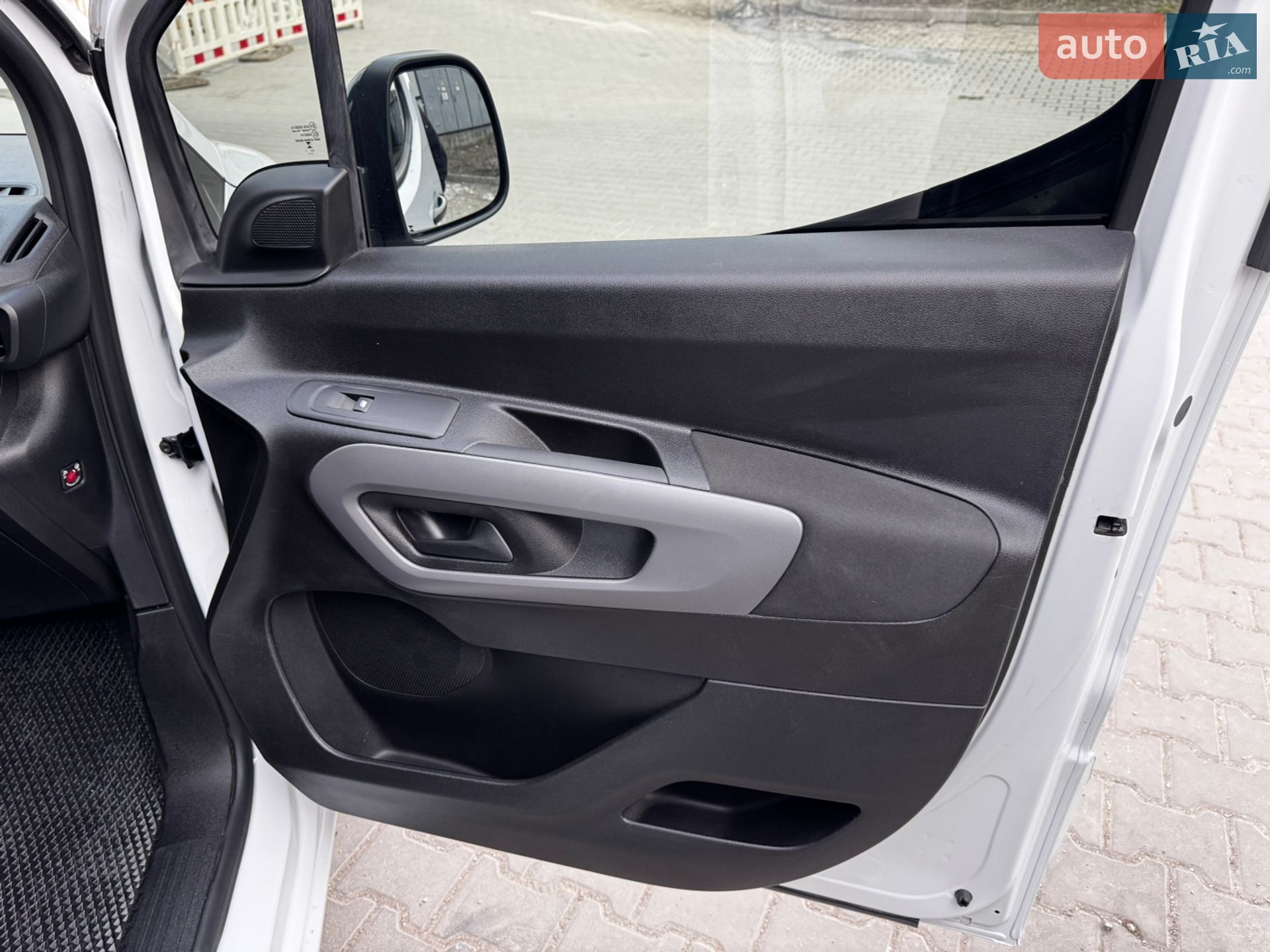 Toyota Proace City Verso 2025 VIN YAREBYHZ3RJ038529 фото оголошення 30 з 33