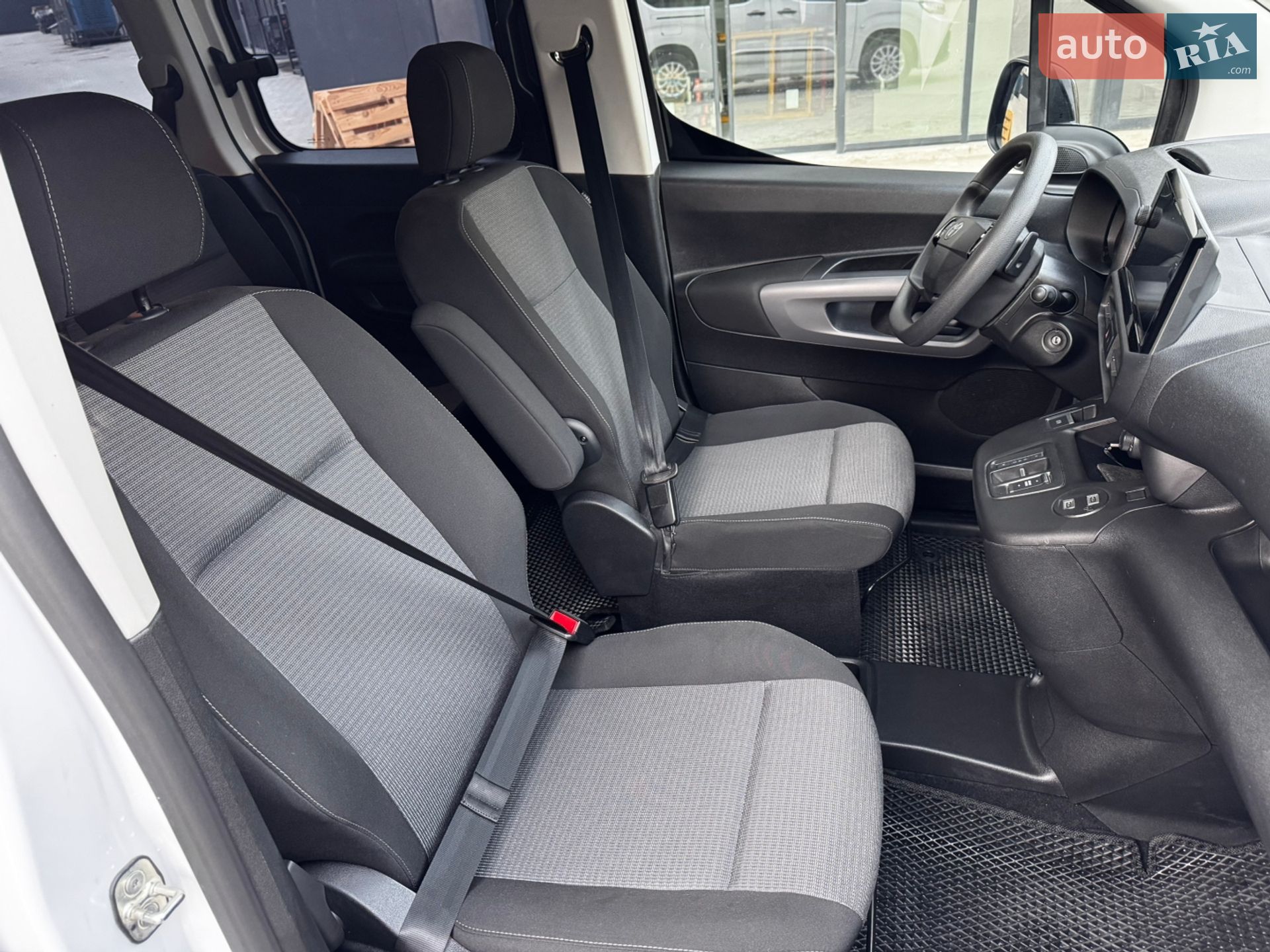 Toyota Proace City Verso 2025 VIN YAREBYHZ3RJ038529 фото оголошення 31 з 33