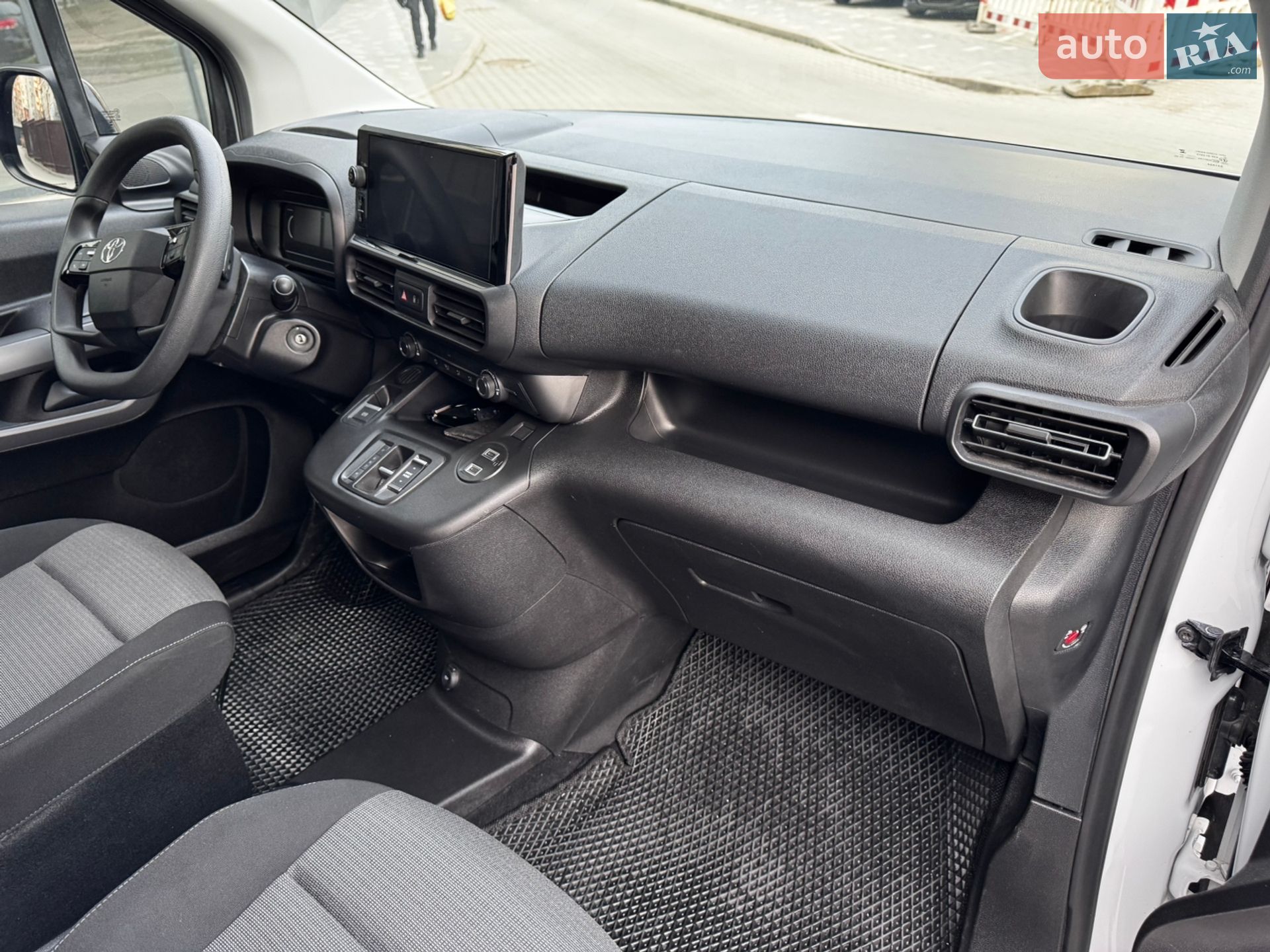 Toyota Proace City Verso 2025 VIN YAREBYHZ3RJ038529 фото оголошення 32 з 33