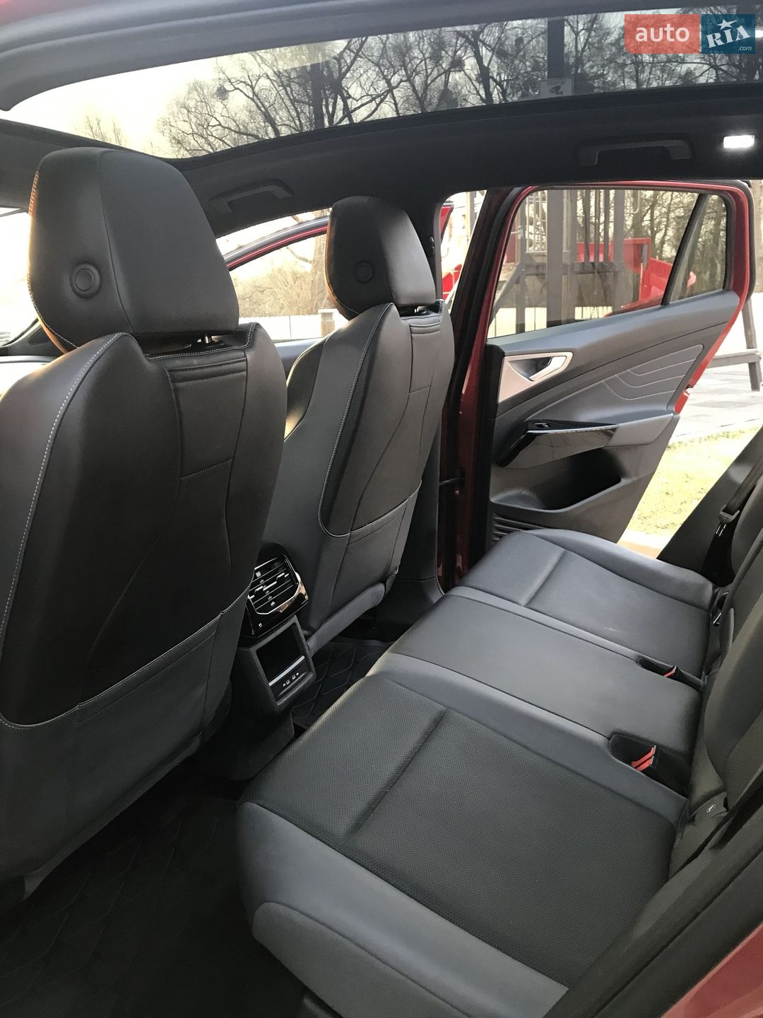 Volkswagen ID.4 2023 VIN 1V2VMPE82PC014622 фото оголошення 2 з 9