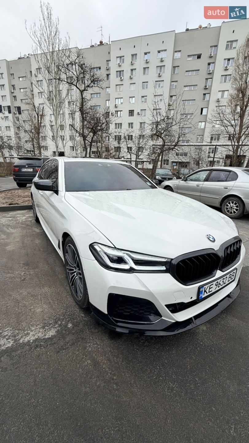 BMW 5 Series 2019 VIN WBAJE7C58KWW37088 фото оголошення 3 з 21