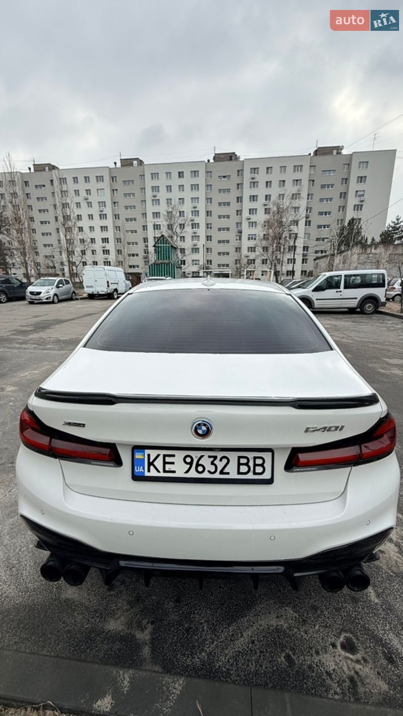 BMW 5 Series 2019 VIN WBAJE7C58KWW37088 фото оголошення 4 з 21