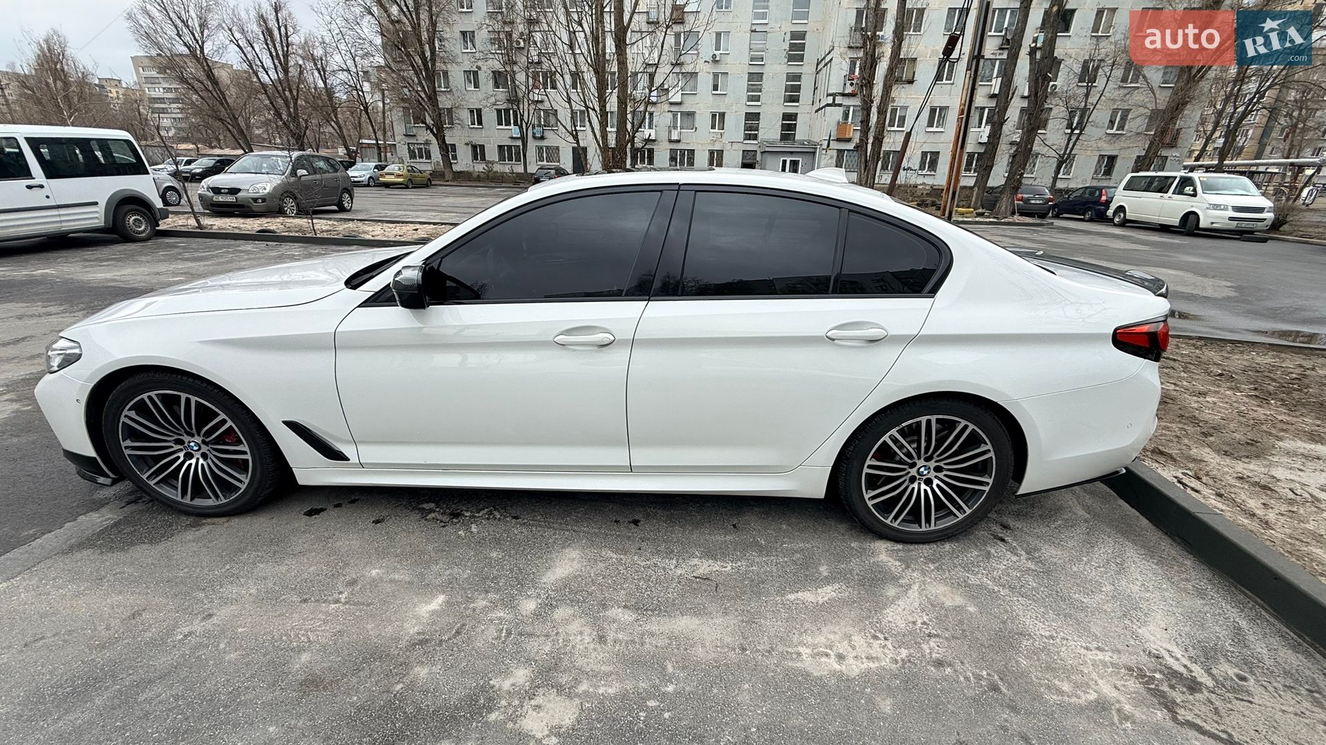 BMW 5 Series 2019 VIN WBAJE7C58KWW37088 фото оголошення 6 з 21