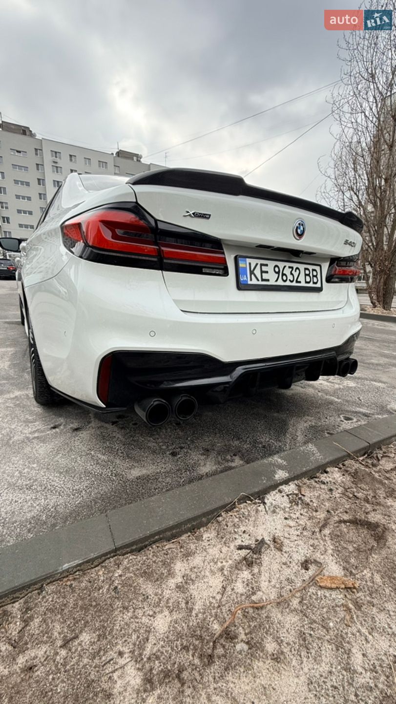 BMW 5 Series 2019 VIN WBAJE7C58KWW37088 фото оголошення 8 з 21