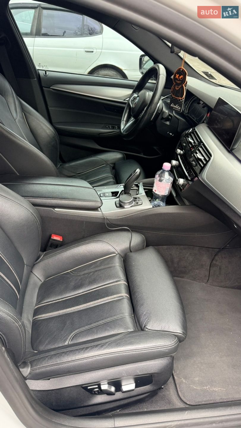 BMW 5 Series 2019 VIN WBAJE7C58KWW37088 фото оголошення 10 з 21