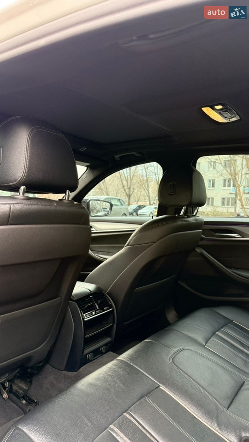 BMW 5 Series 2019 VIN WBAJE7C58KWW37088 фото оголошення 12 з 21