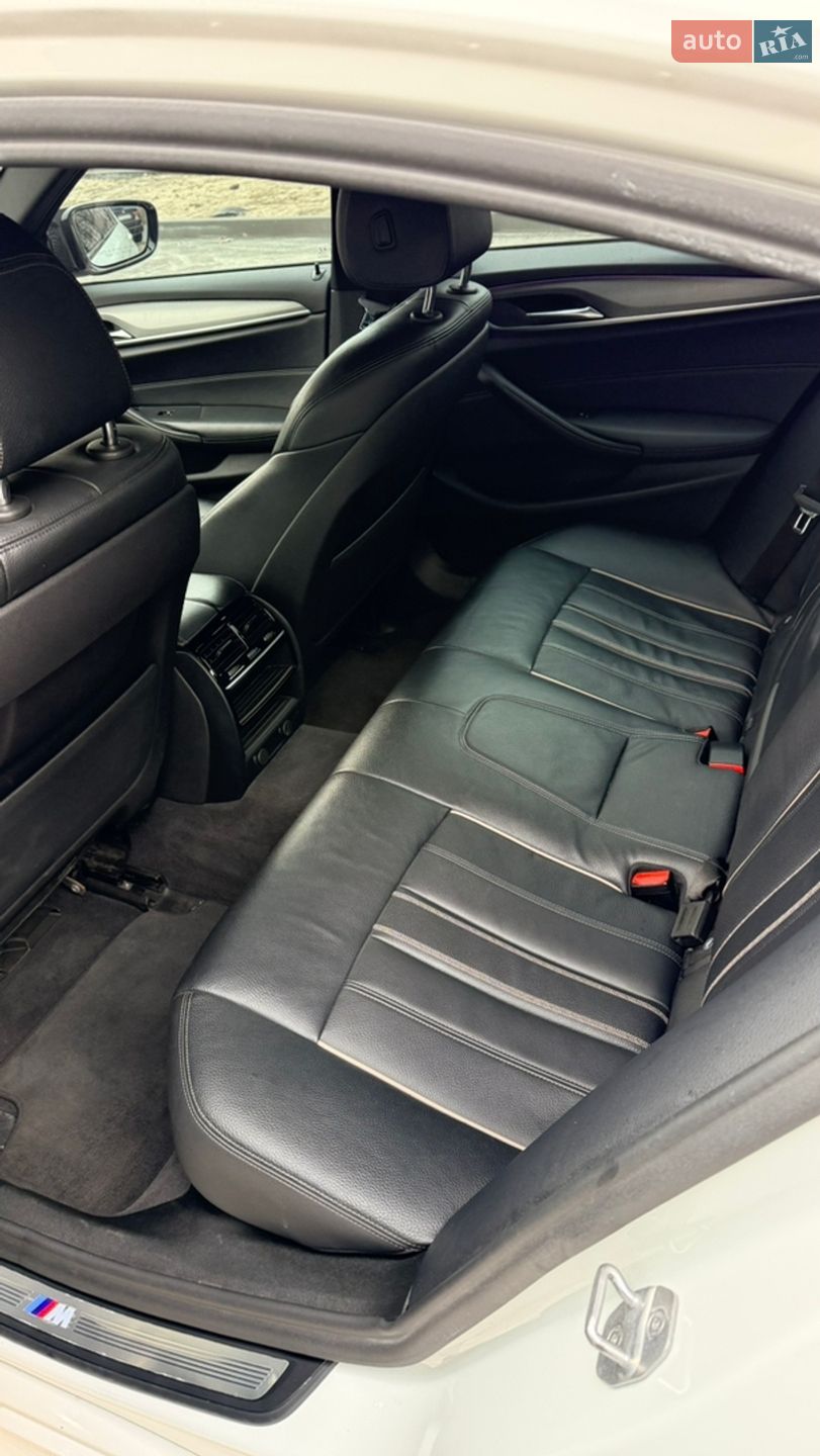 BMW 5 Series 2019 VIN WBAJE7C58KWW37088 фото оголошення 13 з 21