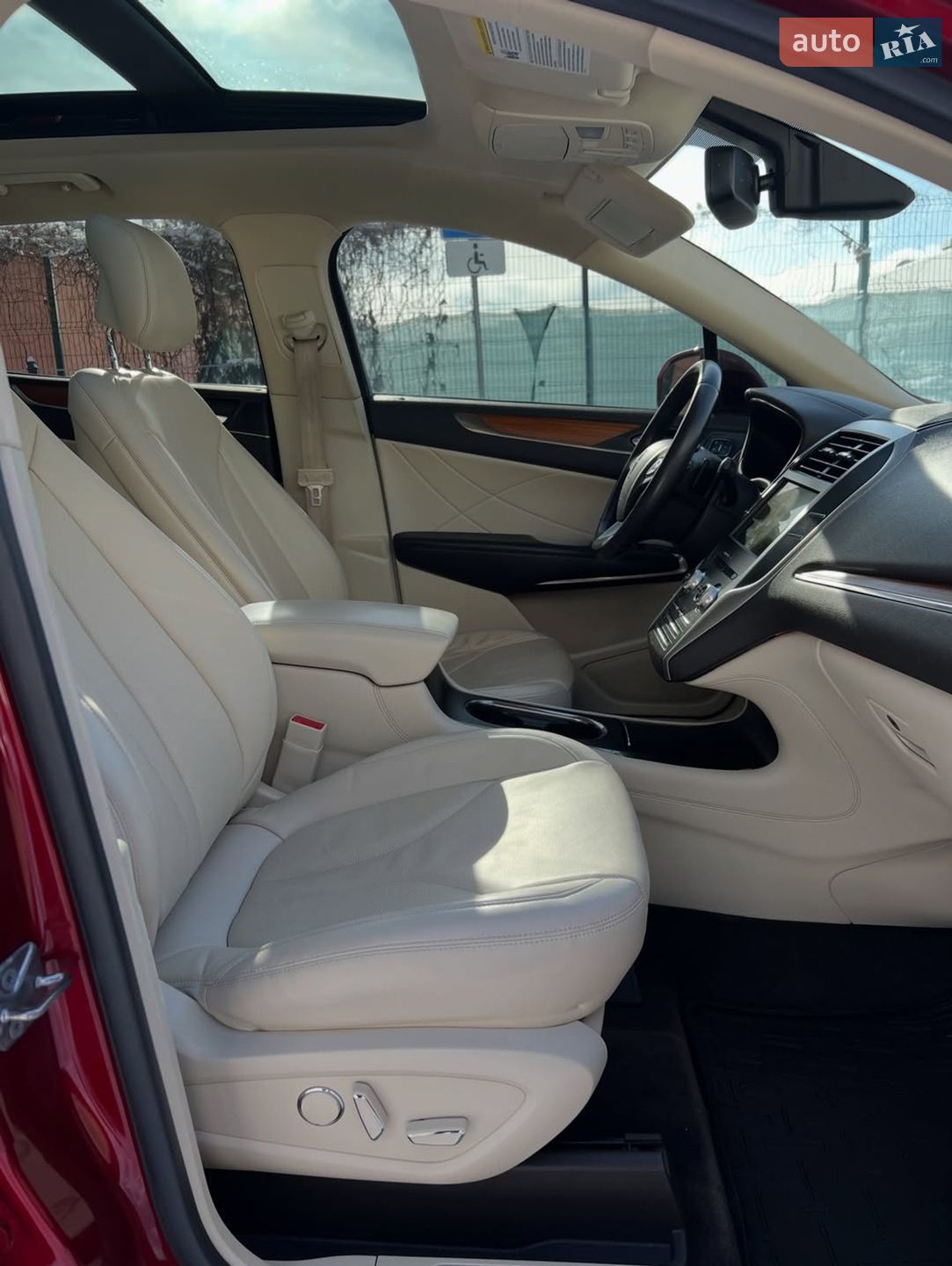 Lincoln MKC 2016 VIN 5LMCJ3D99GUJ27118 фото оголошення 8 з 14