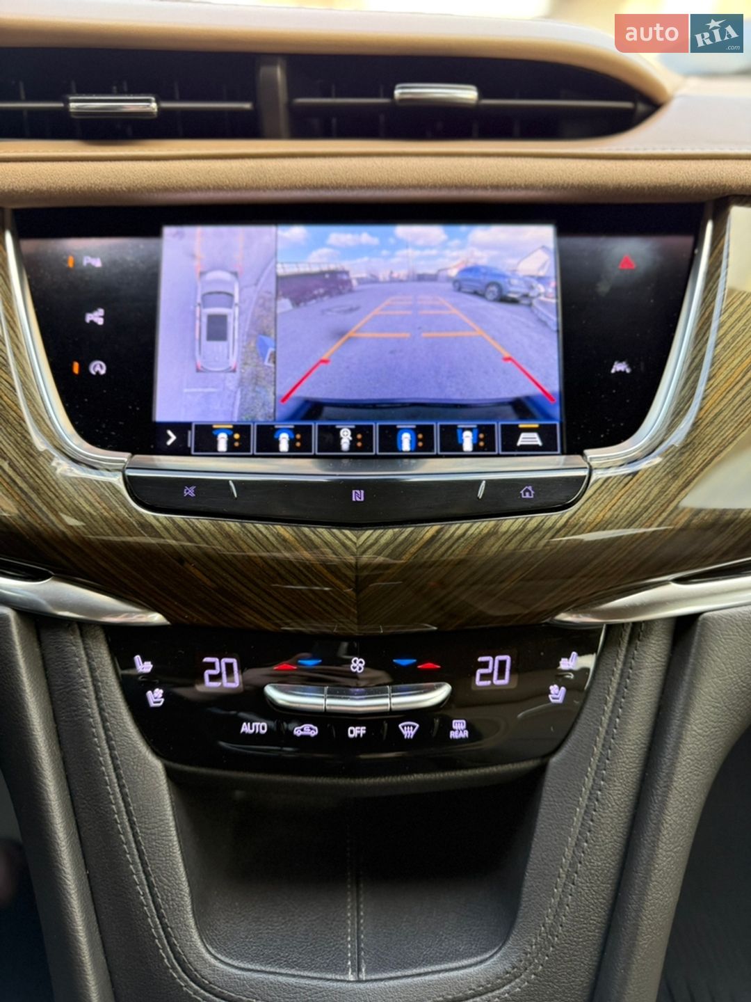 Cadillac XT6 2019 VIN 1GYKPFRS7LZ151987 фото оголошення 10 з 17