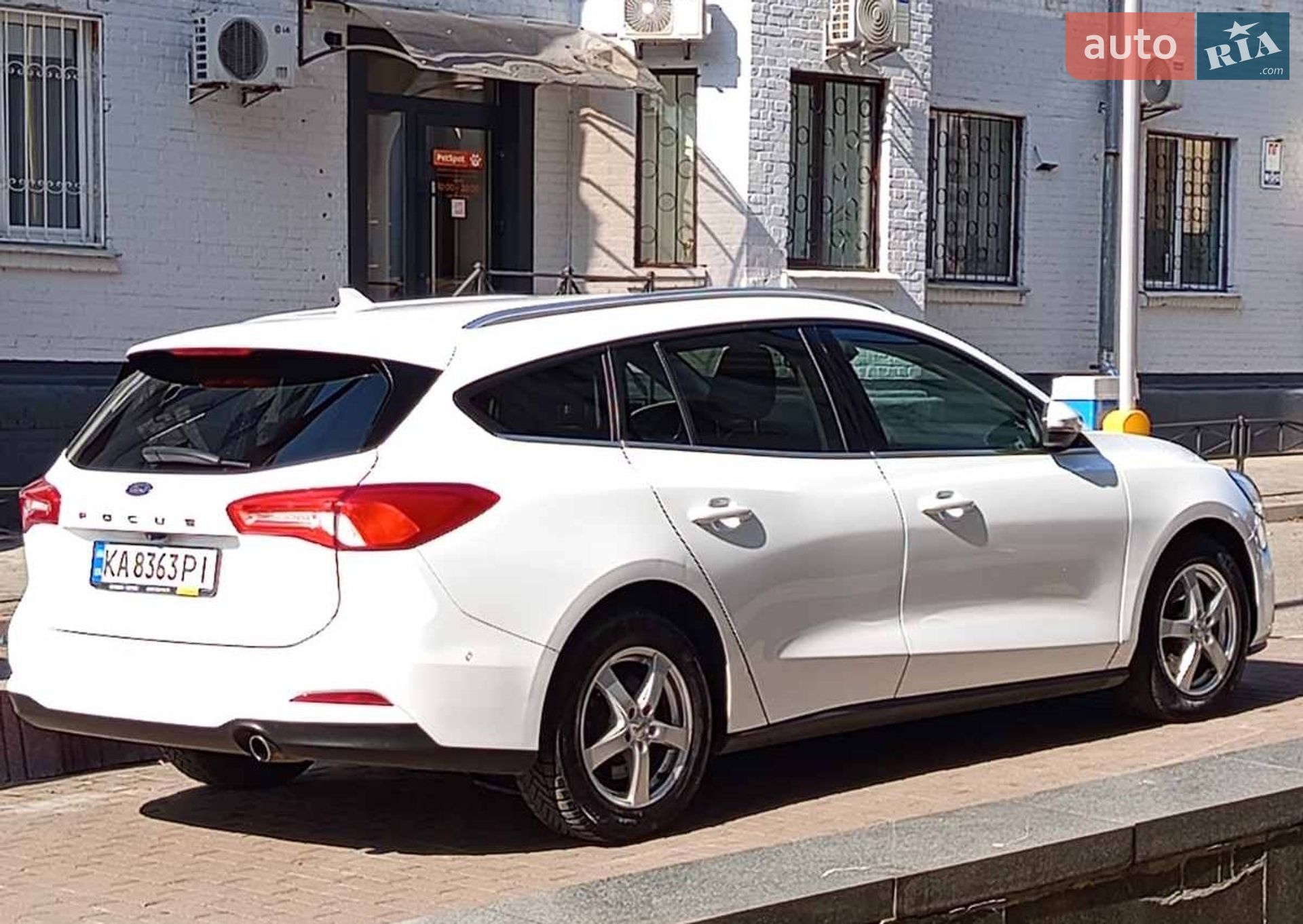 Ford Focus 2018 VIN WF0PXXGCHPJG12901 фото оголошення 2 з 17
