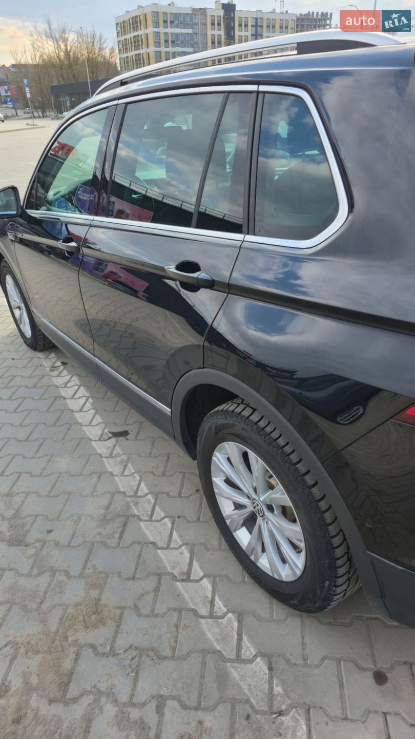 Volkswagen Tiguan 2017 VIN WVGZZZ5NZJW840720 фото оголошення 2 з 16