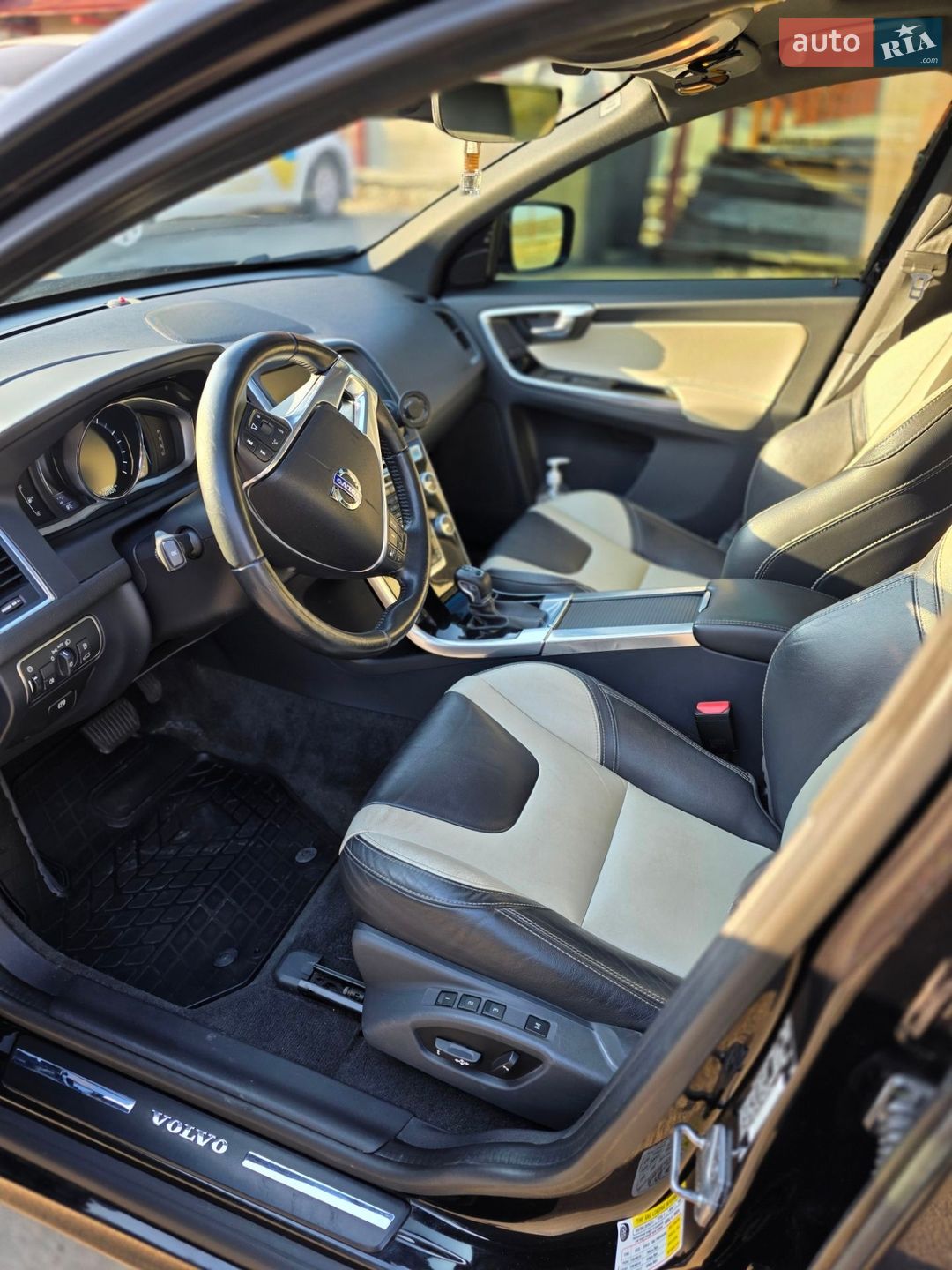 Volvo XC60 2015 VIN YV4612RM7G2863821 фото оголошення 14 з 20