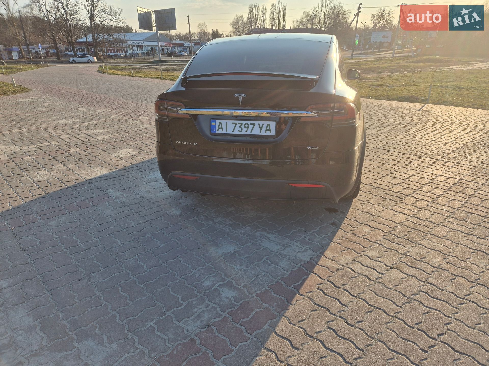 Tesla Model X 2018 VIN 5YJXCCE24JF093075 фото оголошення 2 з 14