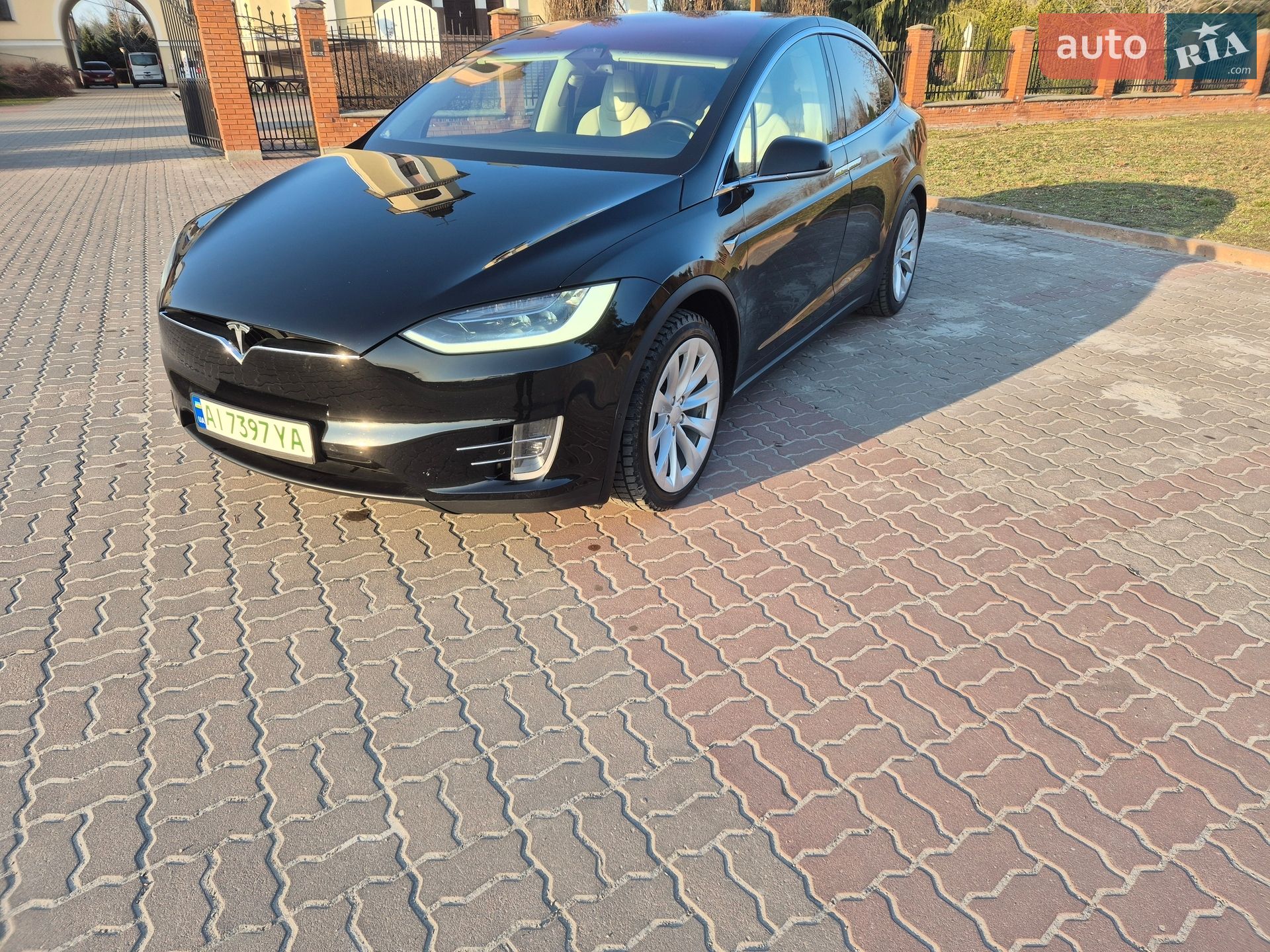 Tesla Model X 2018 VIN 5YJXCCE24JF093075 фото оголошення 4 з 14