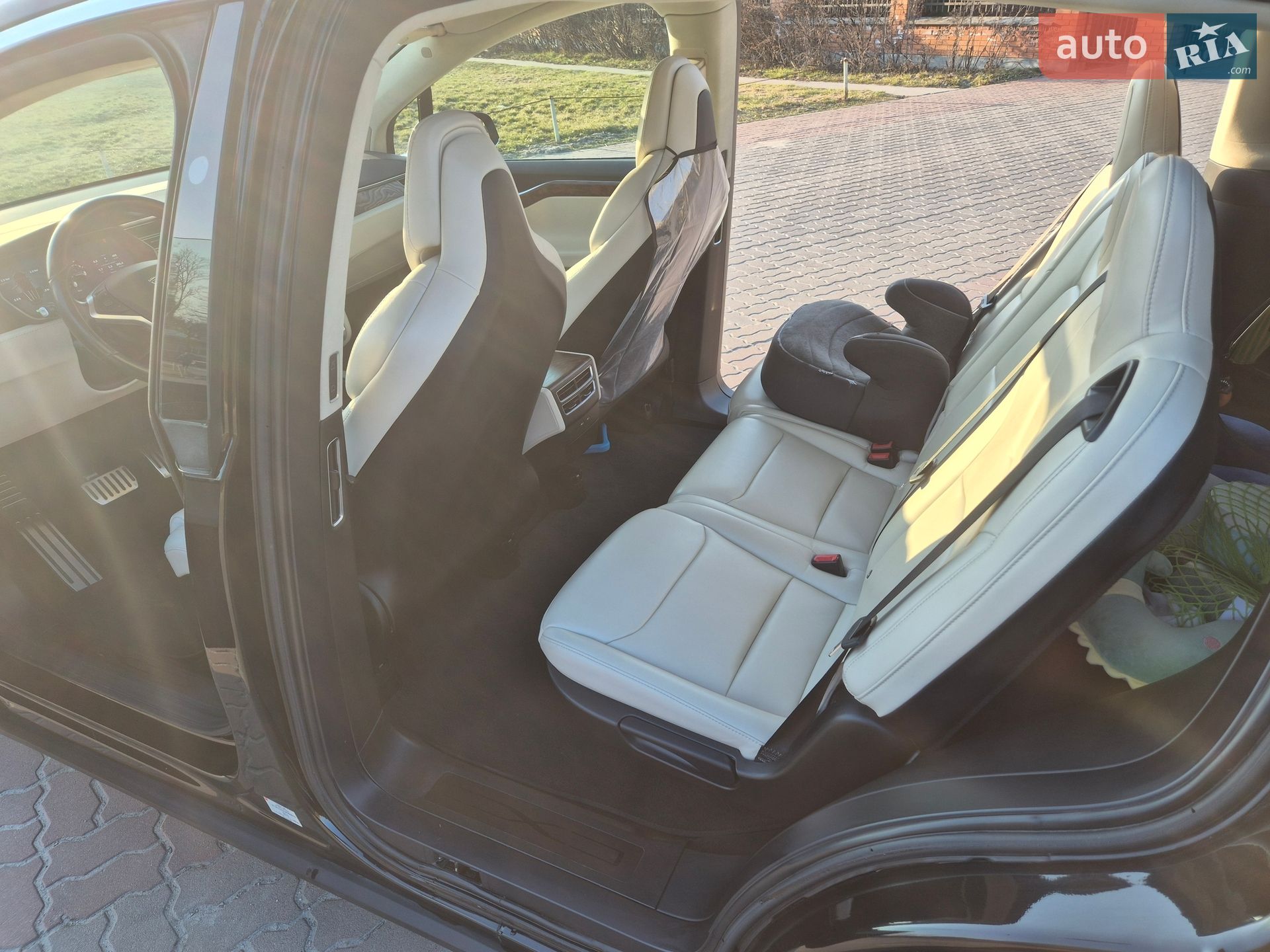 Tesla Model X 2018 VIN 5YJXCCE24JF093075 фото оголошення 8 з 14