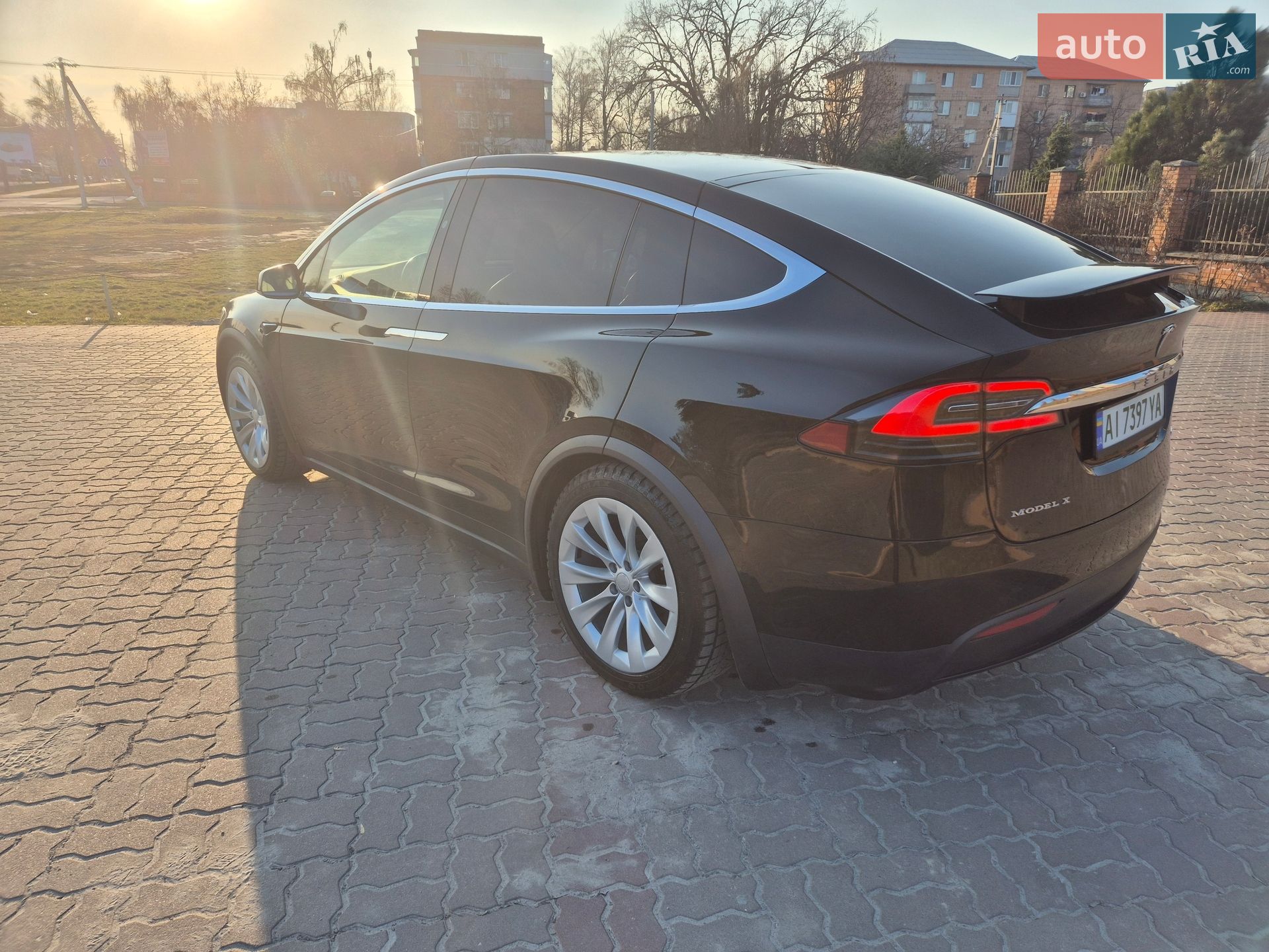 Tesla Model X 2018 VIN 5YJXCCE24JF093075 фото оголошення 9 з 14