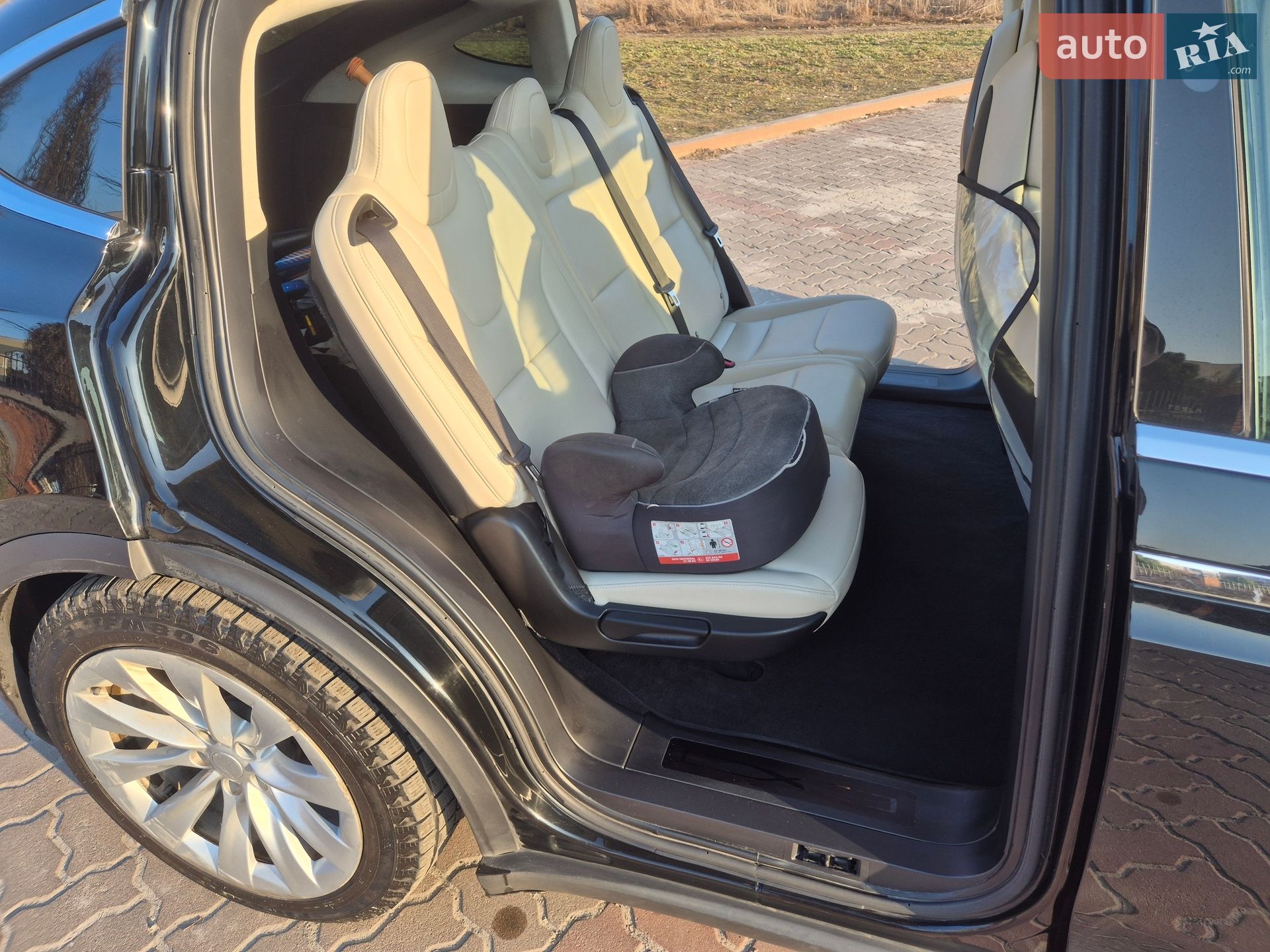 Tesla Model X 2018 VIN 5YJXCCE24JF093075 фото оголошення 11 з 14