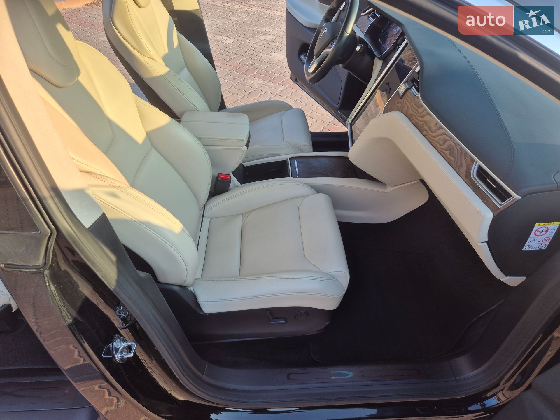 Tesla Model X 2018 VIN 5YJXCCE24JF093075 фото оголошення 12 з 14