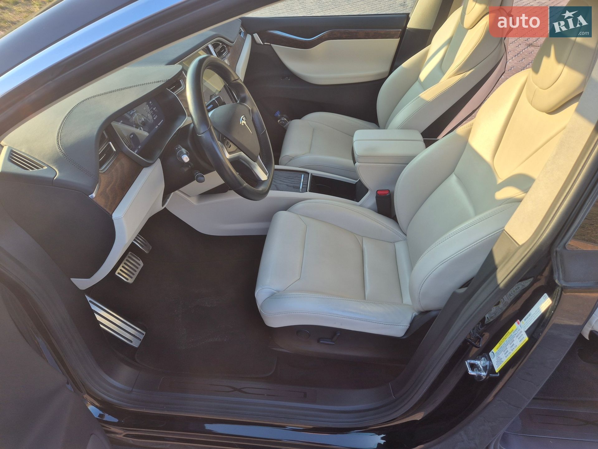 Tesla Model X 2018 VIN 5YJXCCE24JF093075 фото оголошення 13 з 14