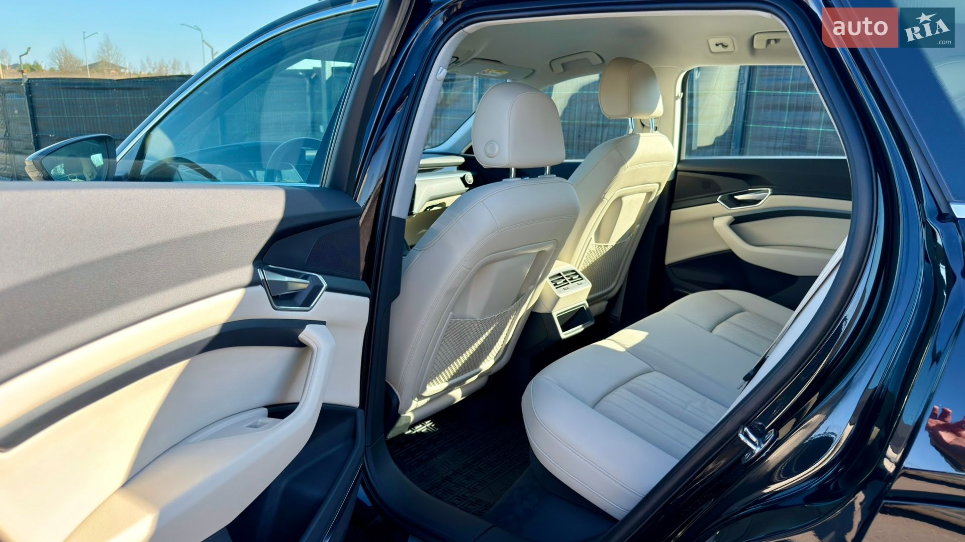 Audi e-tron 2021 VIN WAUZZZGE5NB000510 фото оголошення 7 з 15